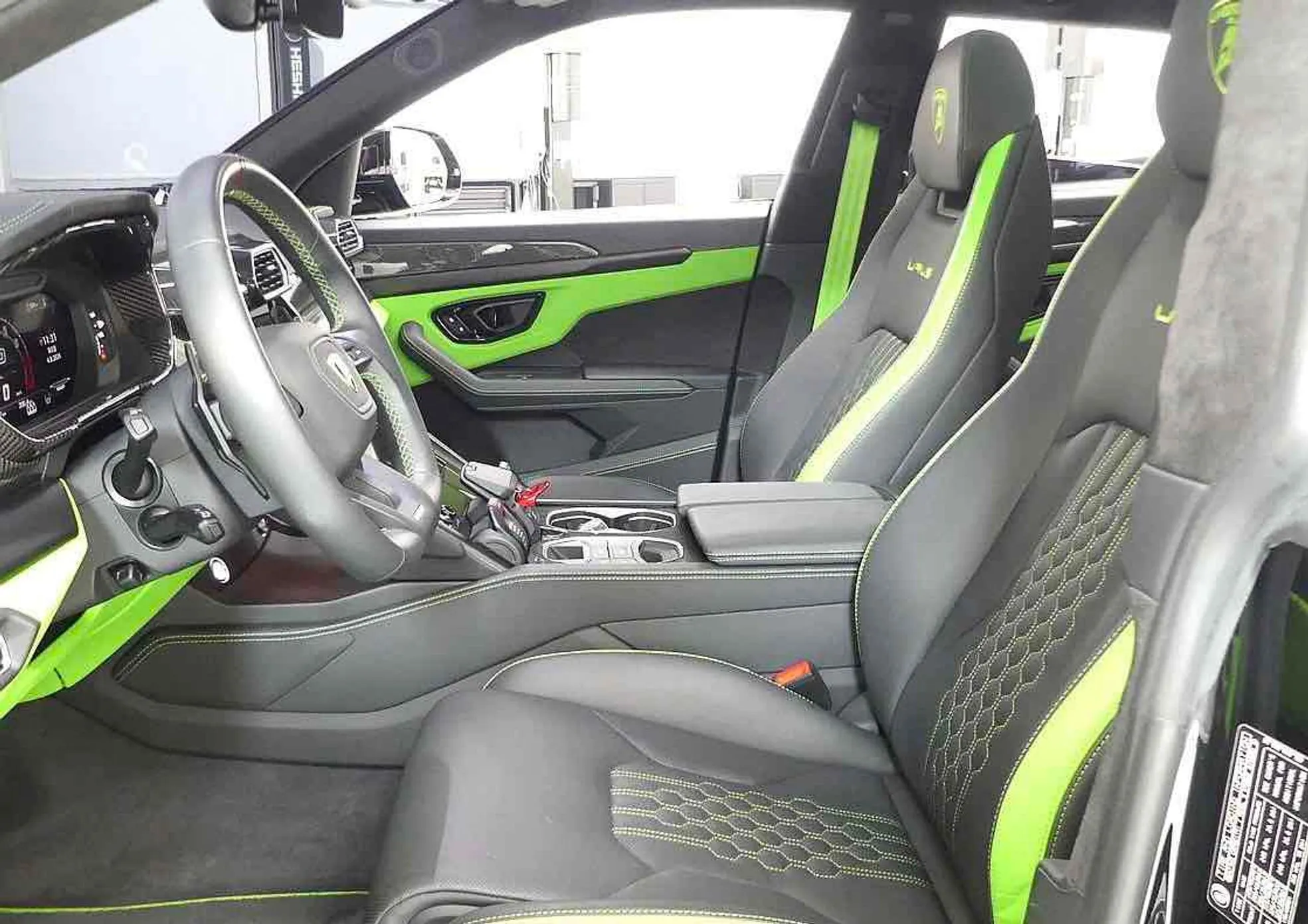 Lamborghini Urus превью 8