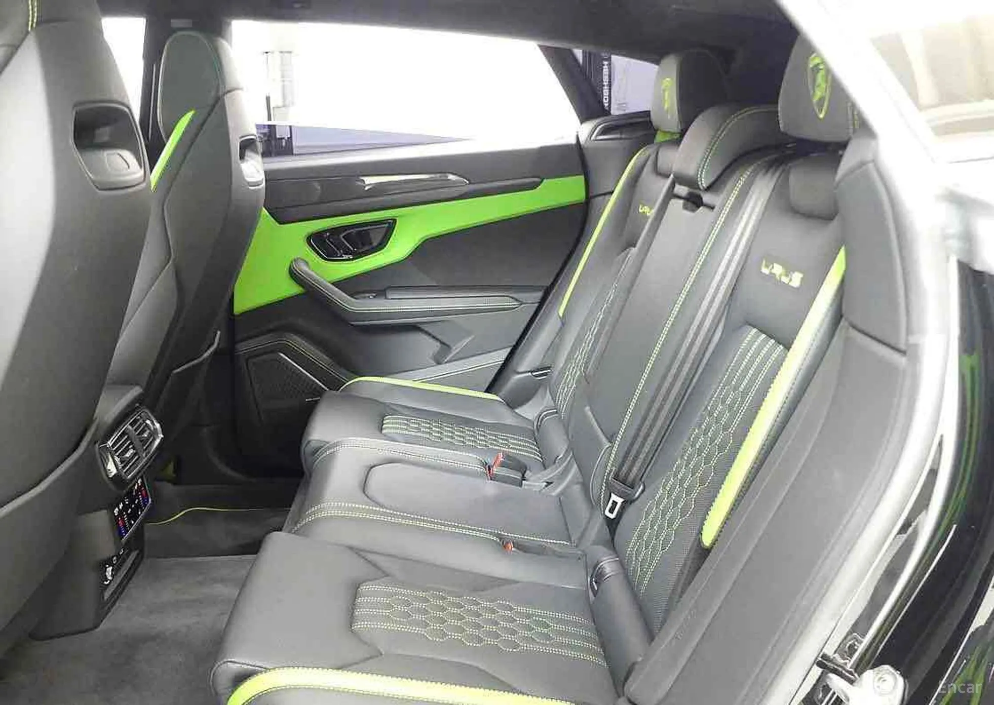Lamborghini Urus превью 9