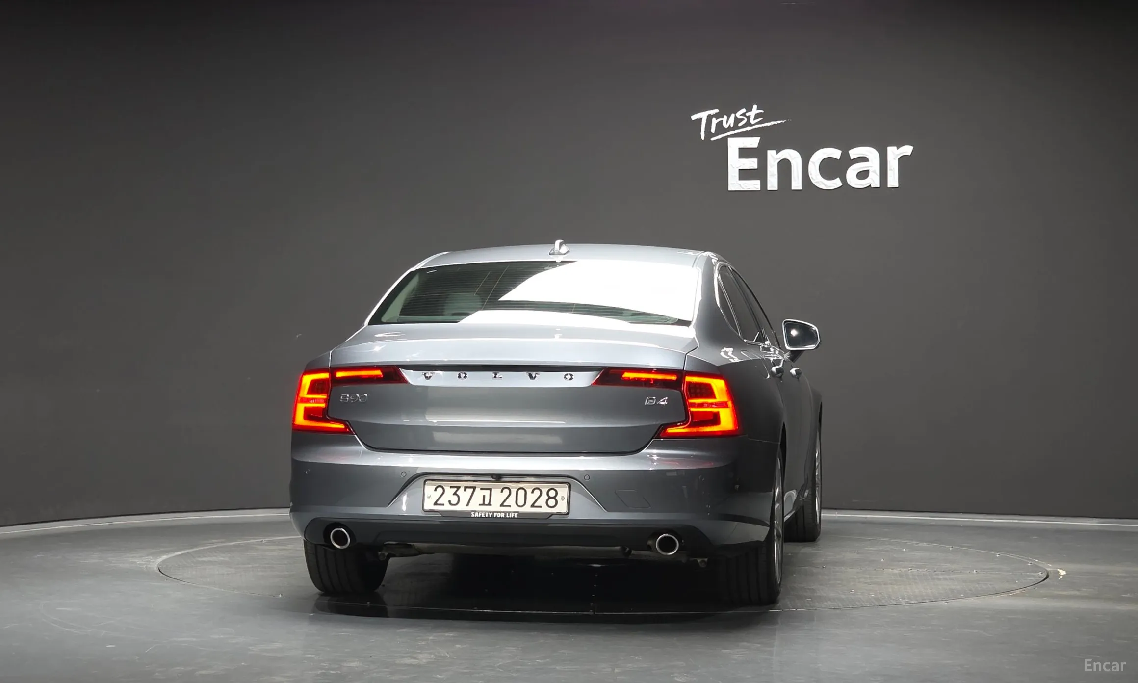 Volvo S90 превью 4