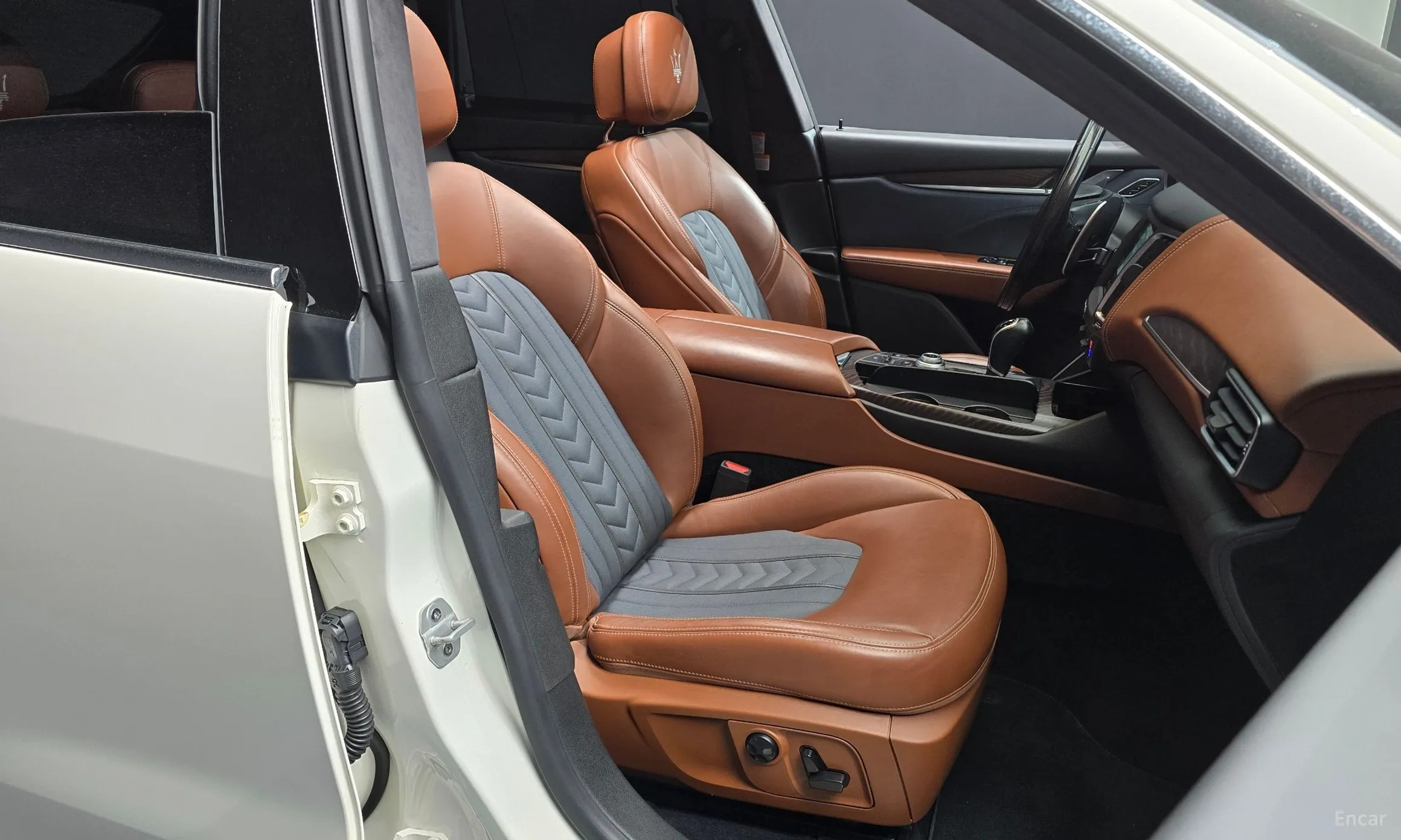 Maserati Levante превью 12