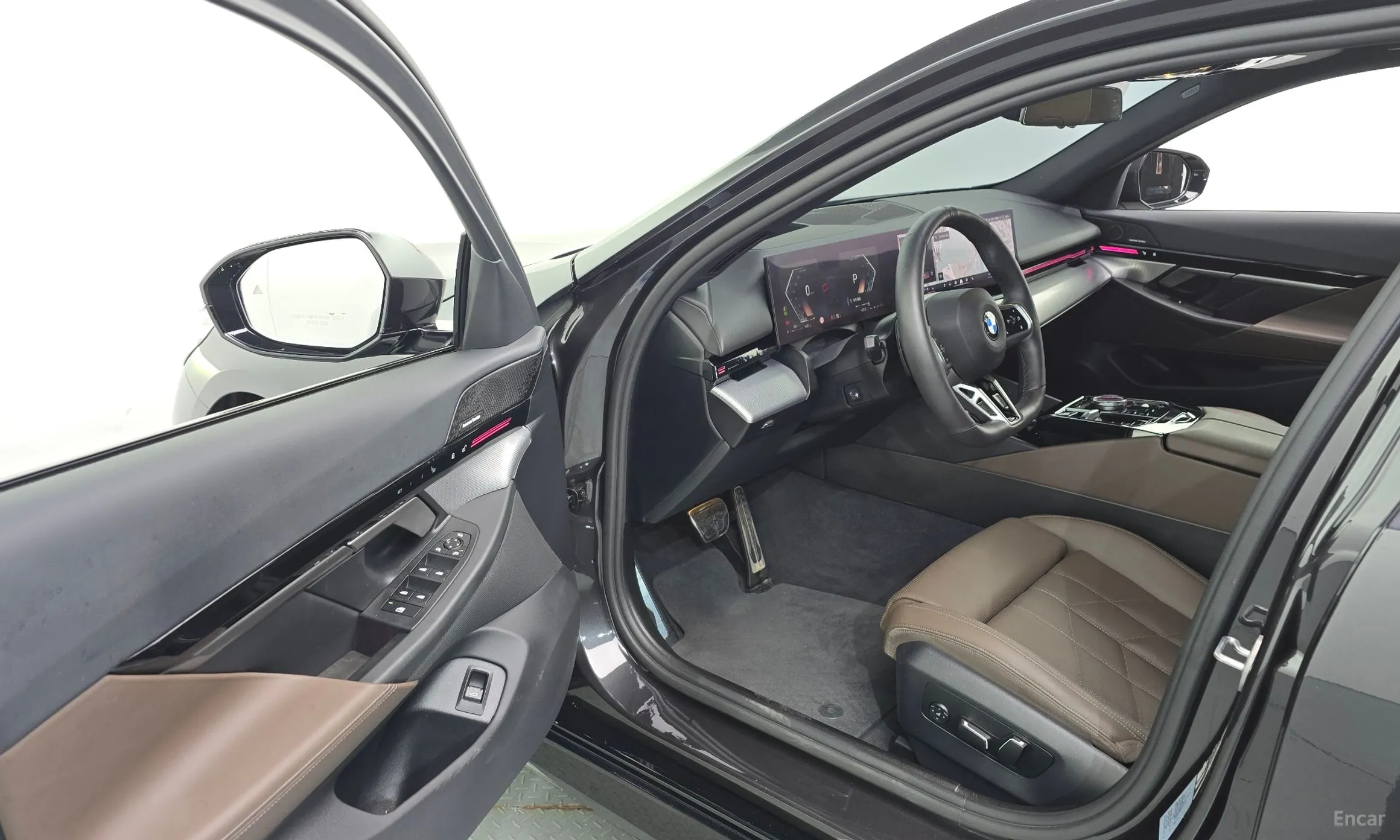 BMW 5 Series (G60) превью 10