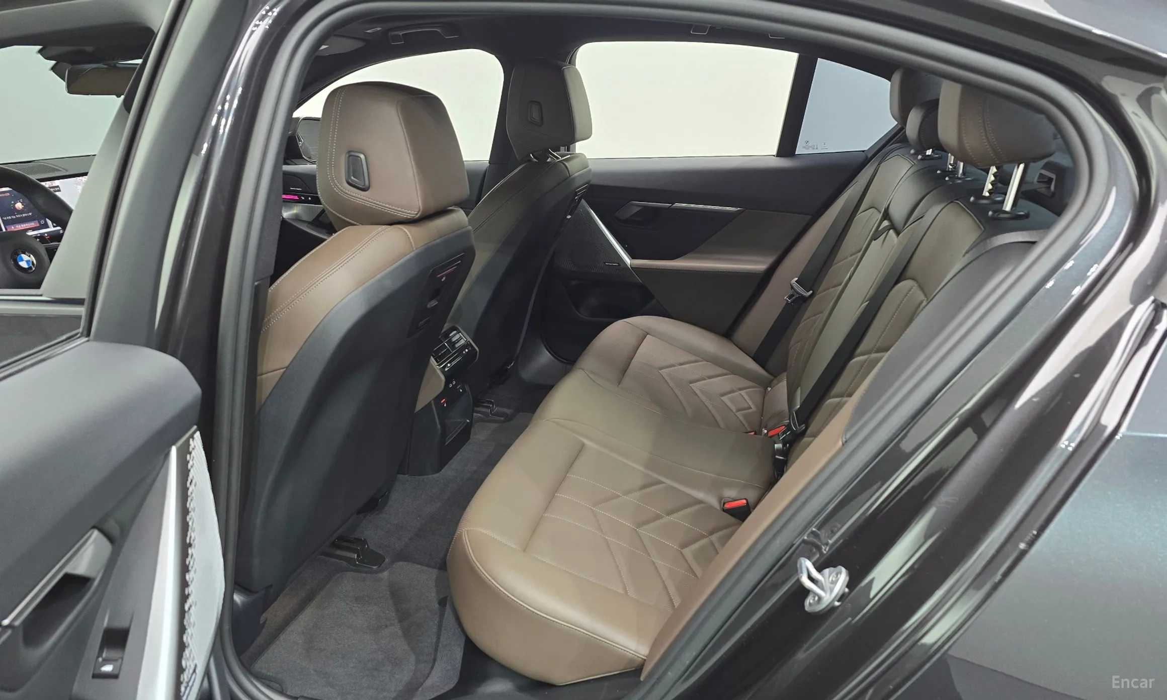 BMW 5 Series (G60) превью 11