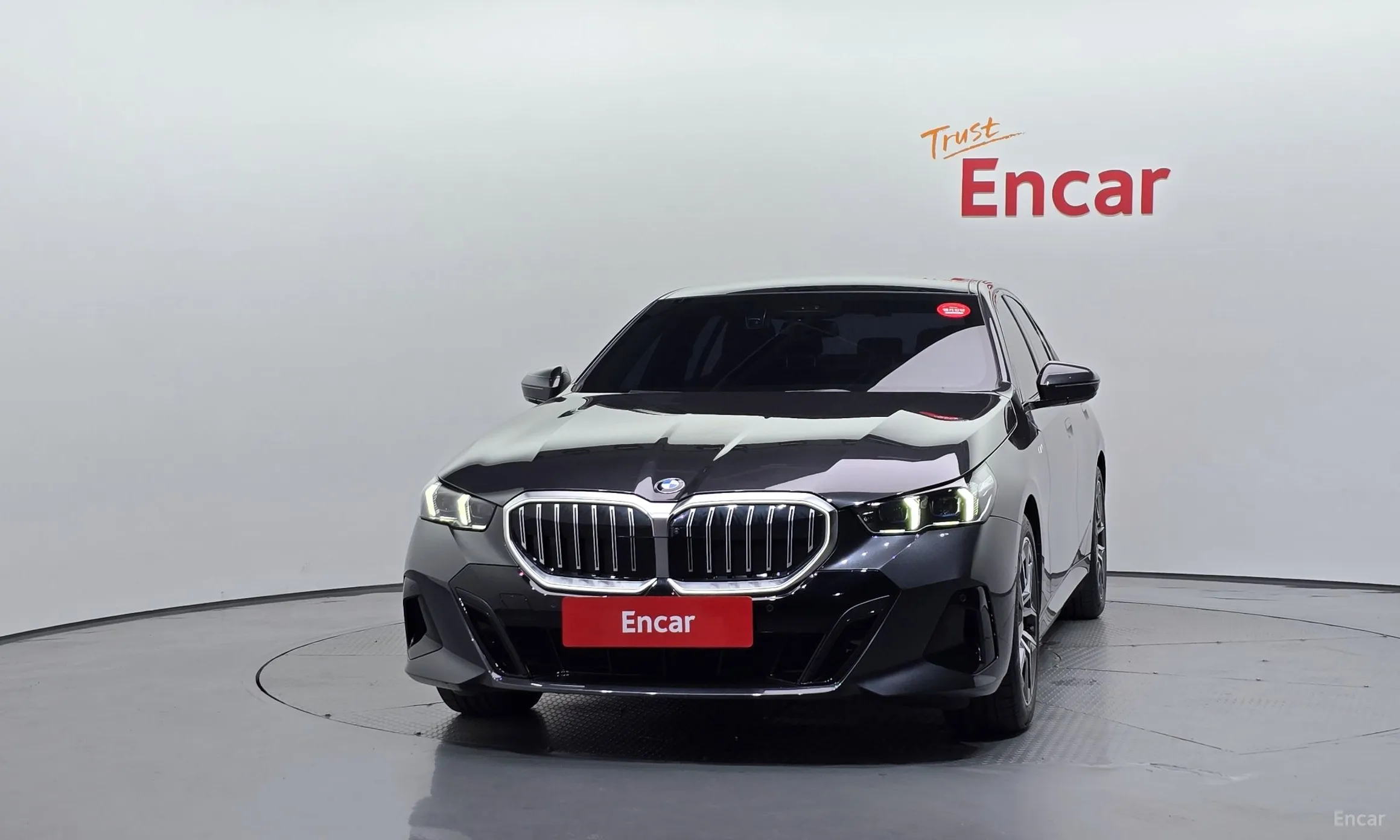 BMW 5 Series (G60) превью 3