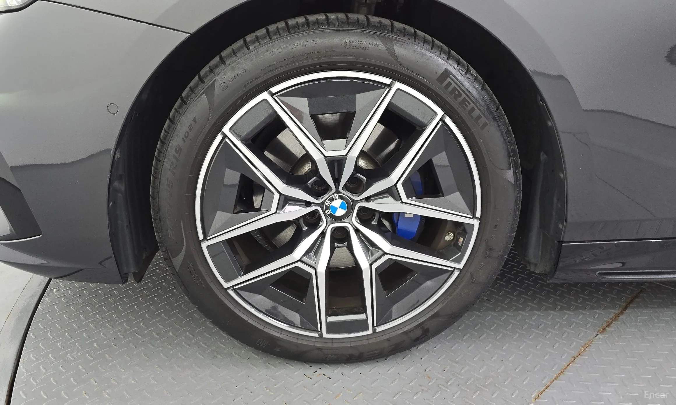 BMW 5 Series (G60) превью 5