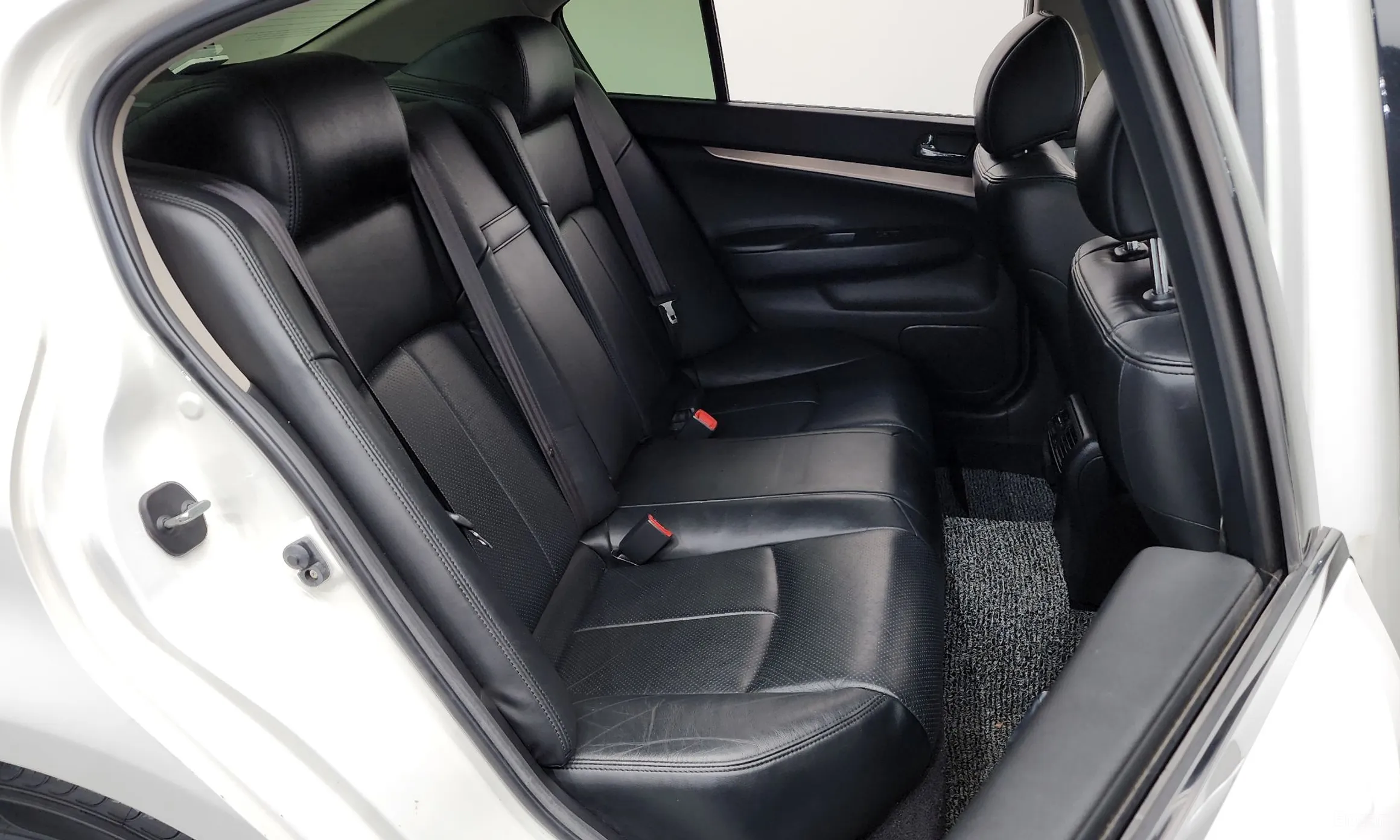 Infiniti G25 превью 12