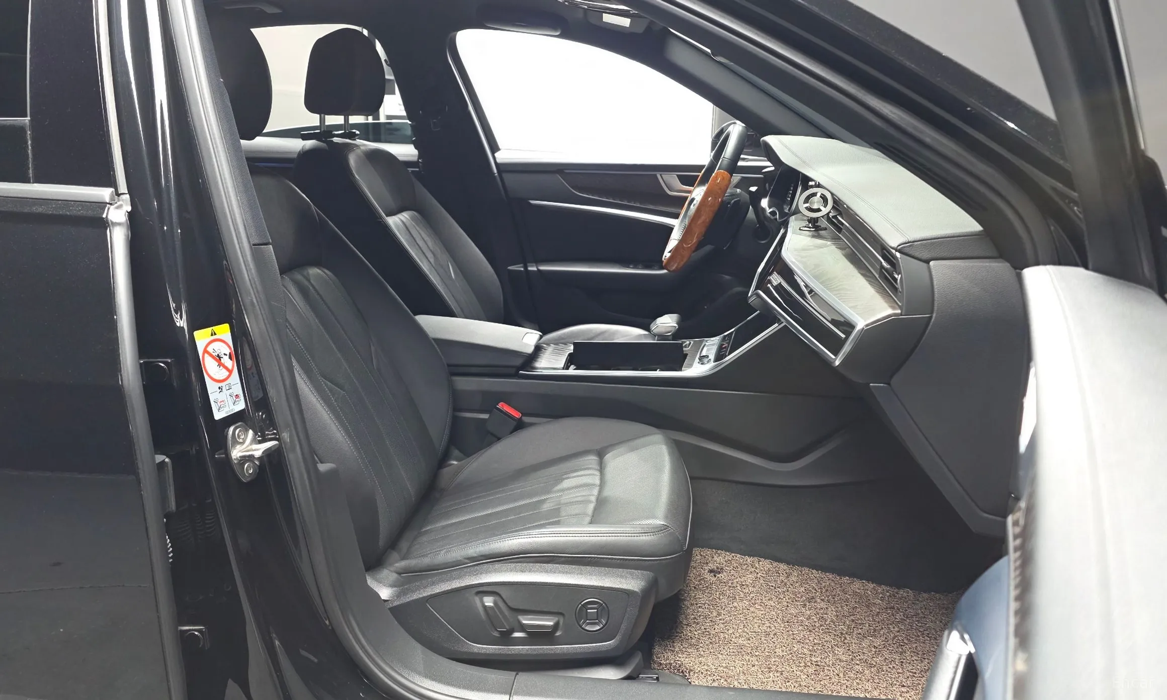 Audi A6 (C8) превью 11
