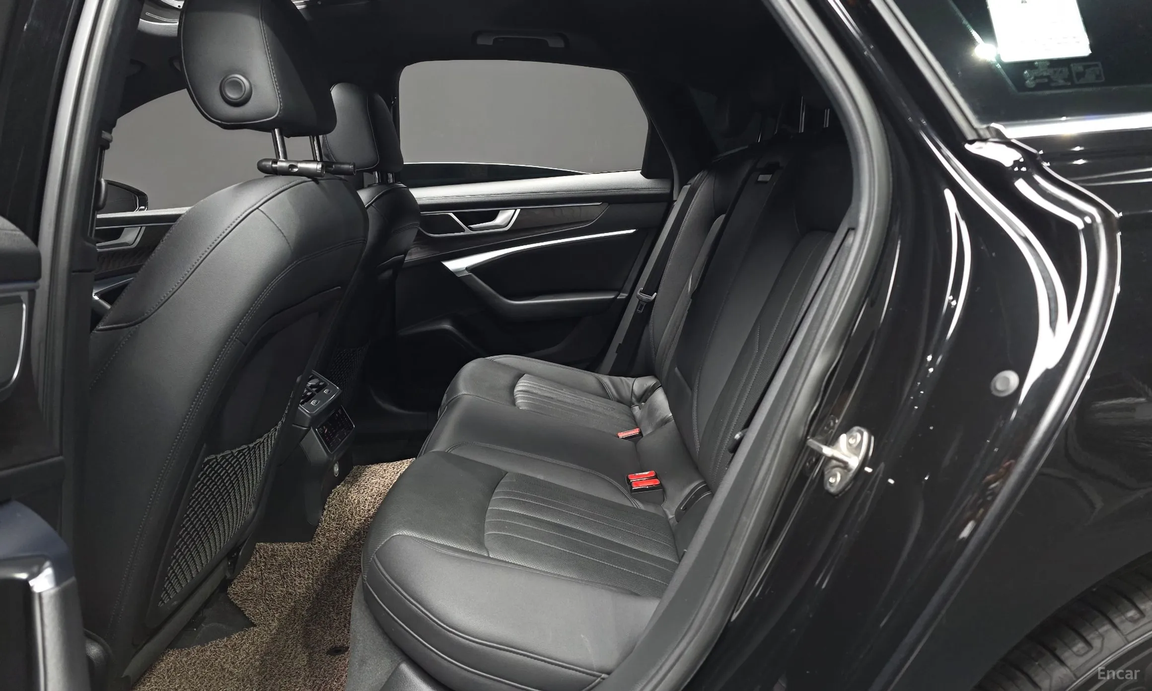 Audi A6 (C8) превью 12
