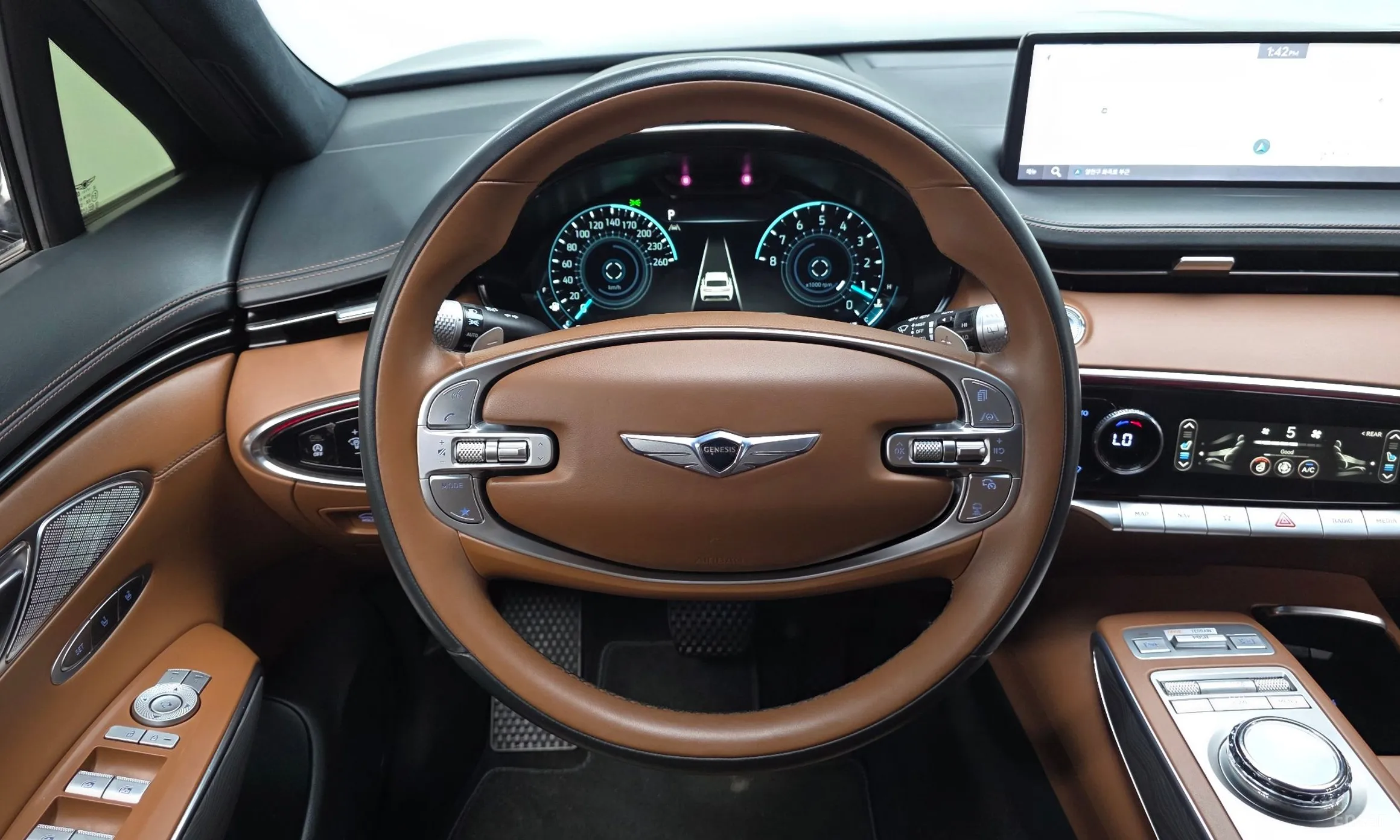 Genesis GV70 превью 13