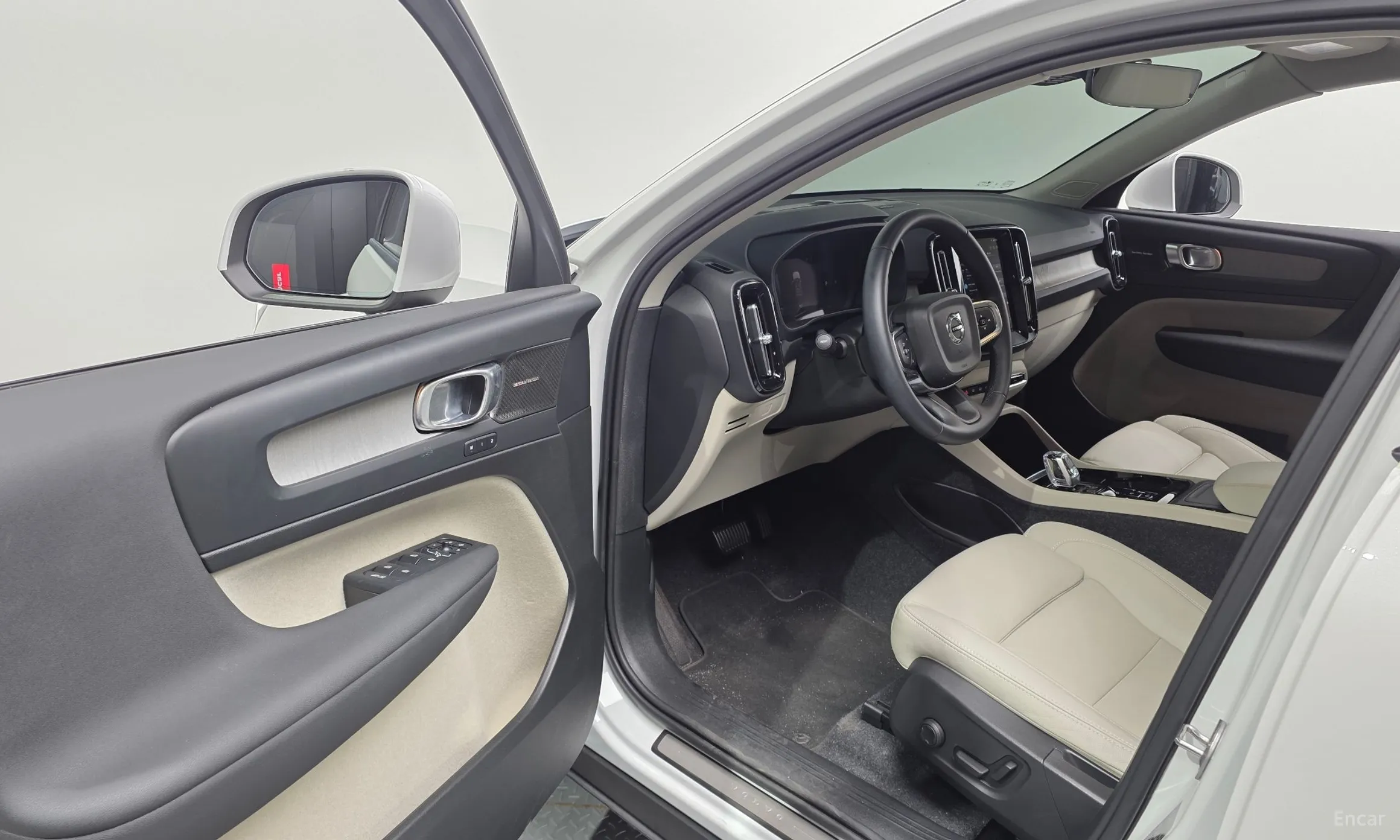 Volvo XC40 превью 10