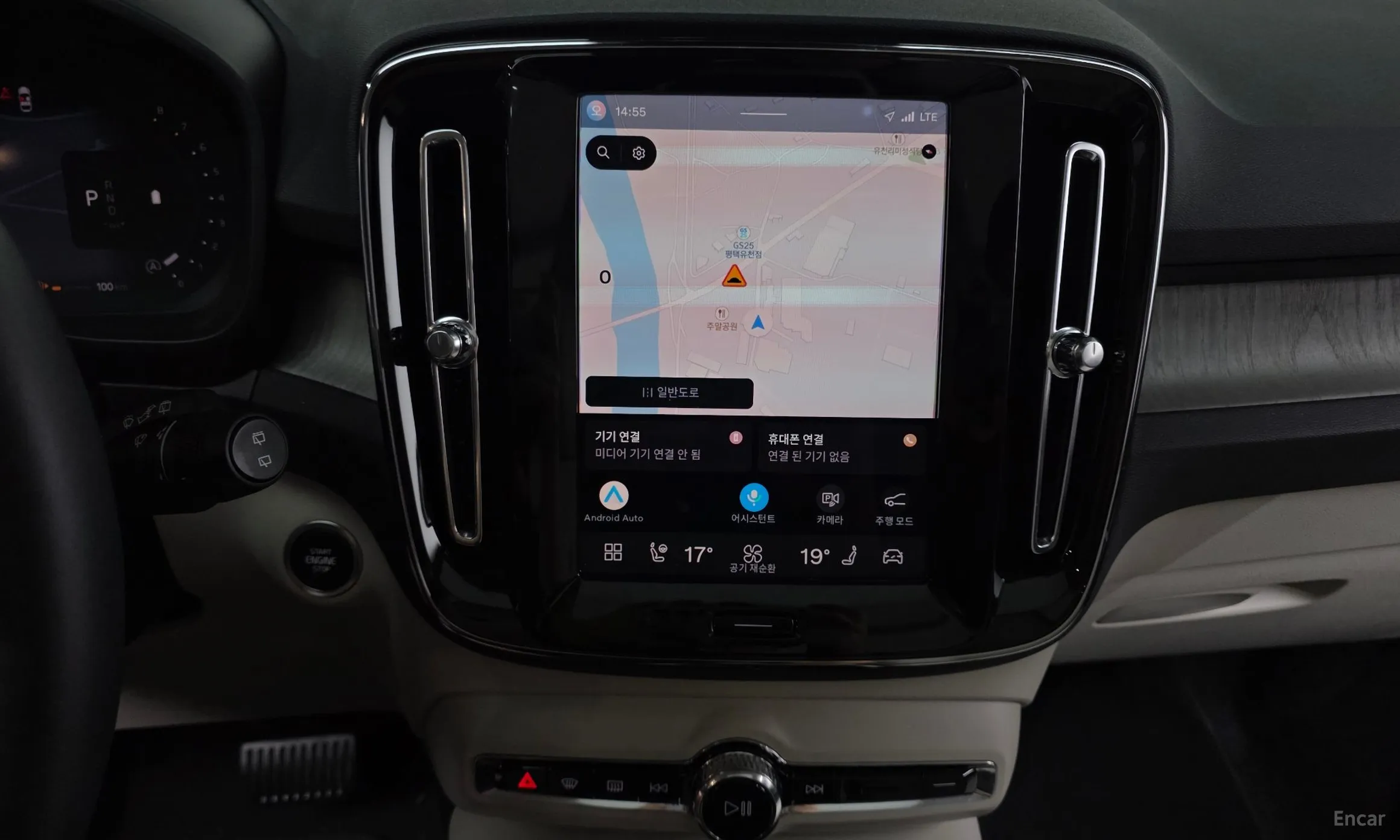 Volvo XC40 превью 14