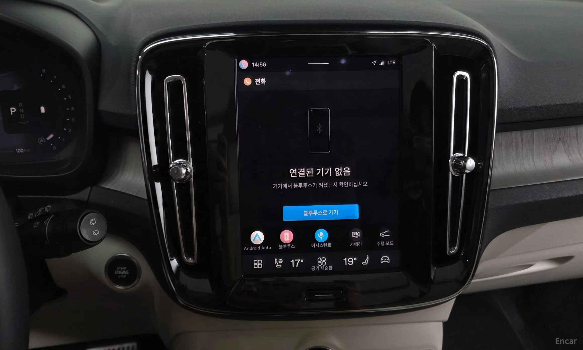 Volvo XC40 превью 17
