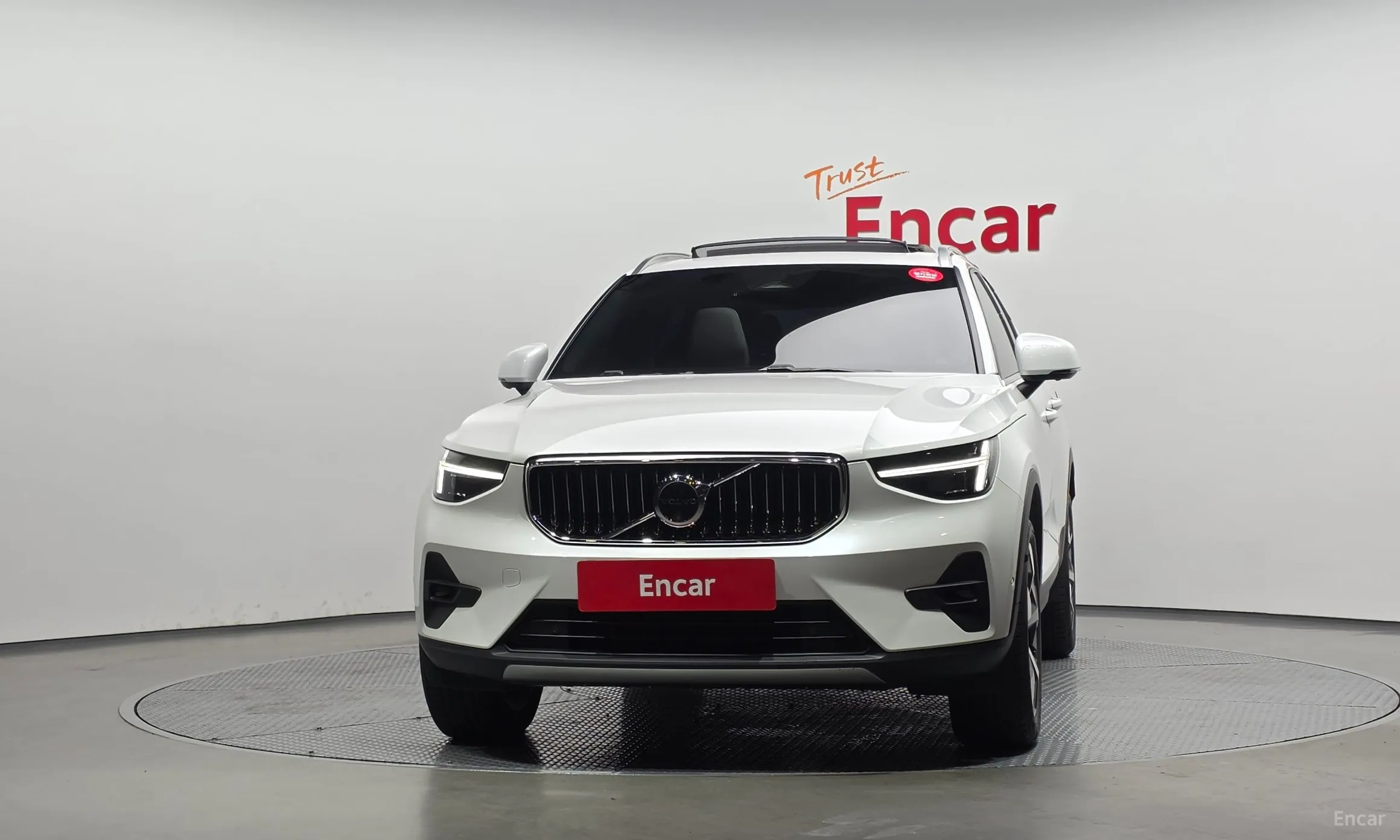 Volvo XC40 превью 3
