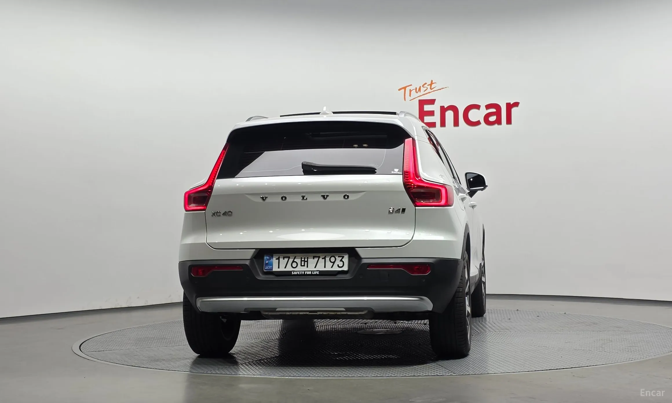Volvo XC40 превью 4
