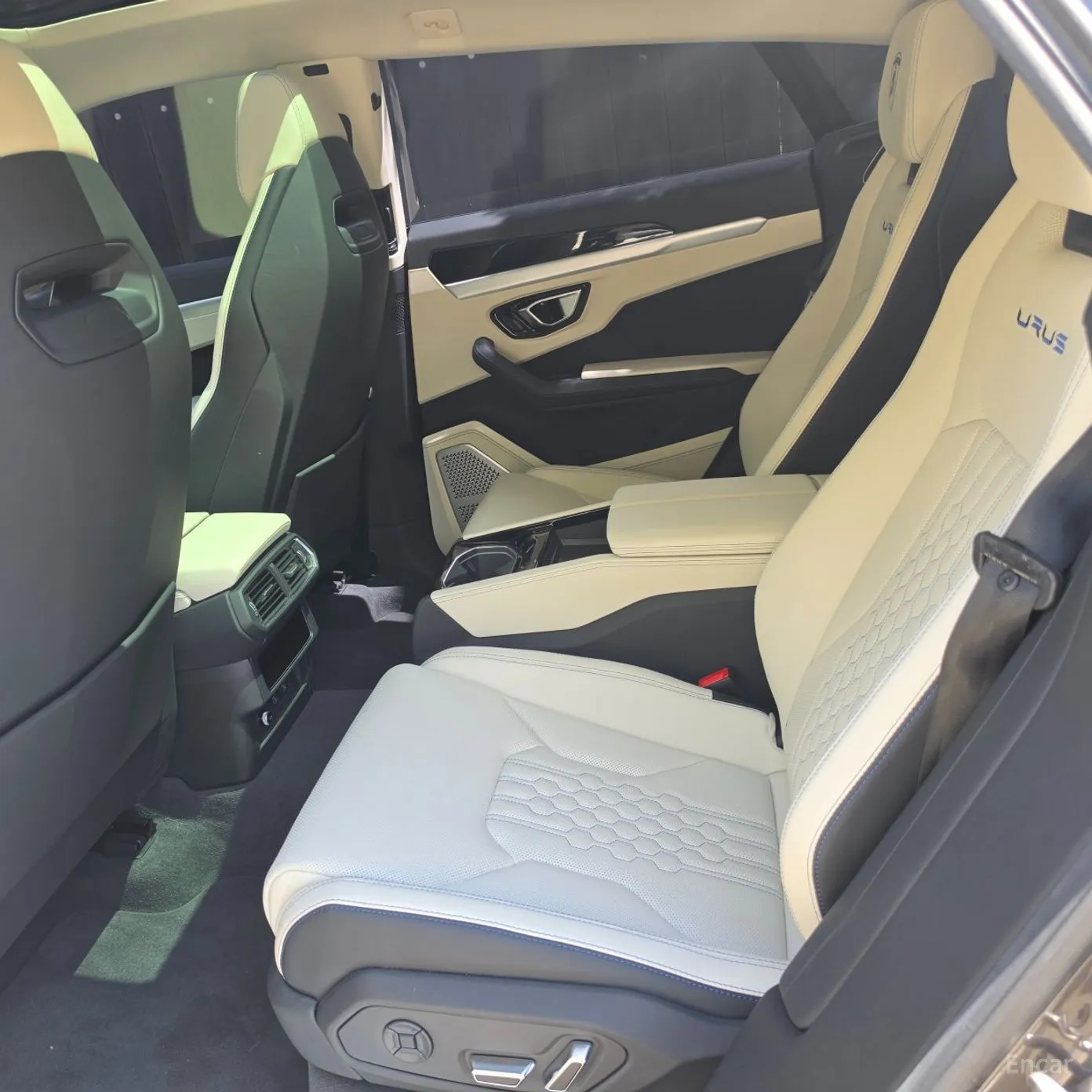 Lamborghini Urus превью 10