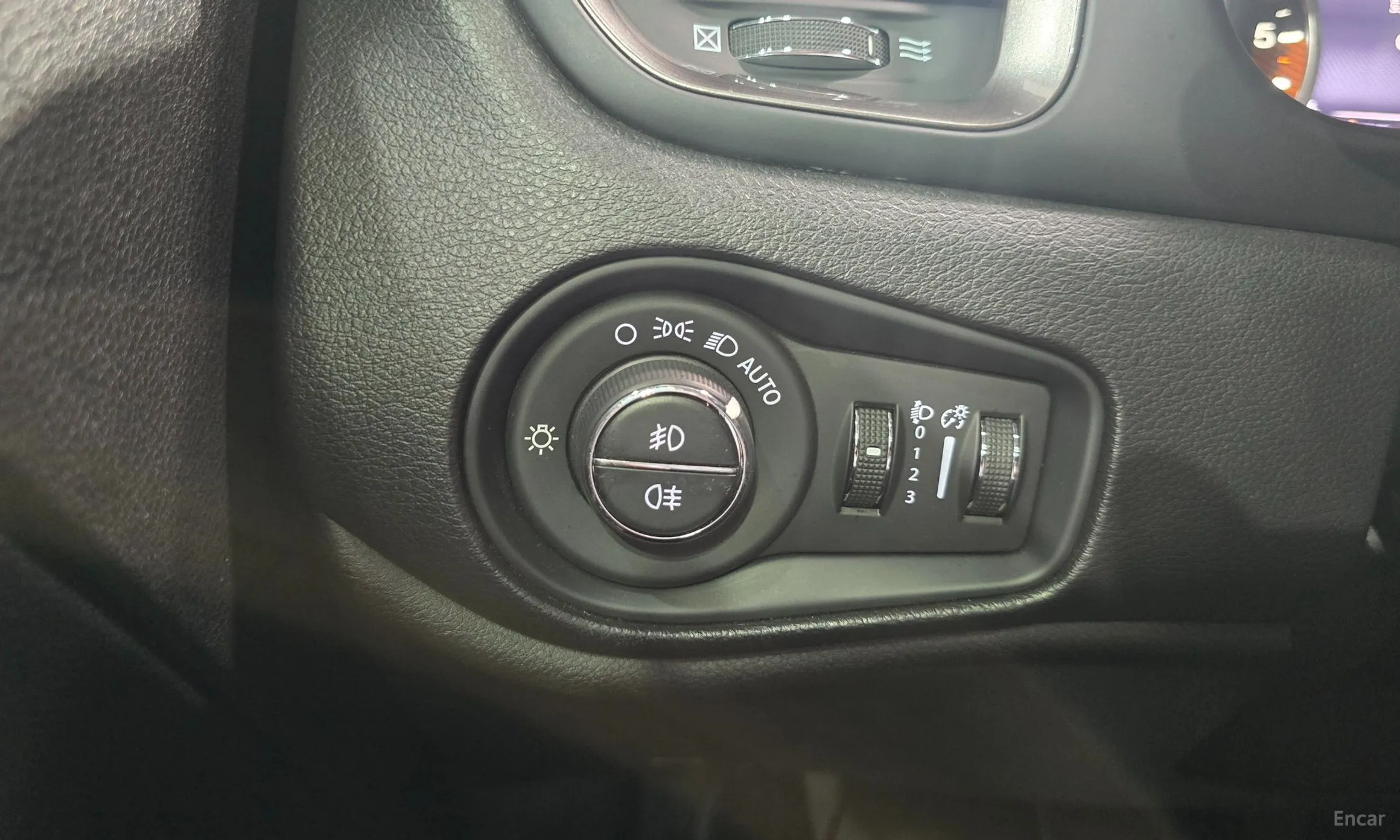 Jeep Renegade превью 14