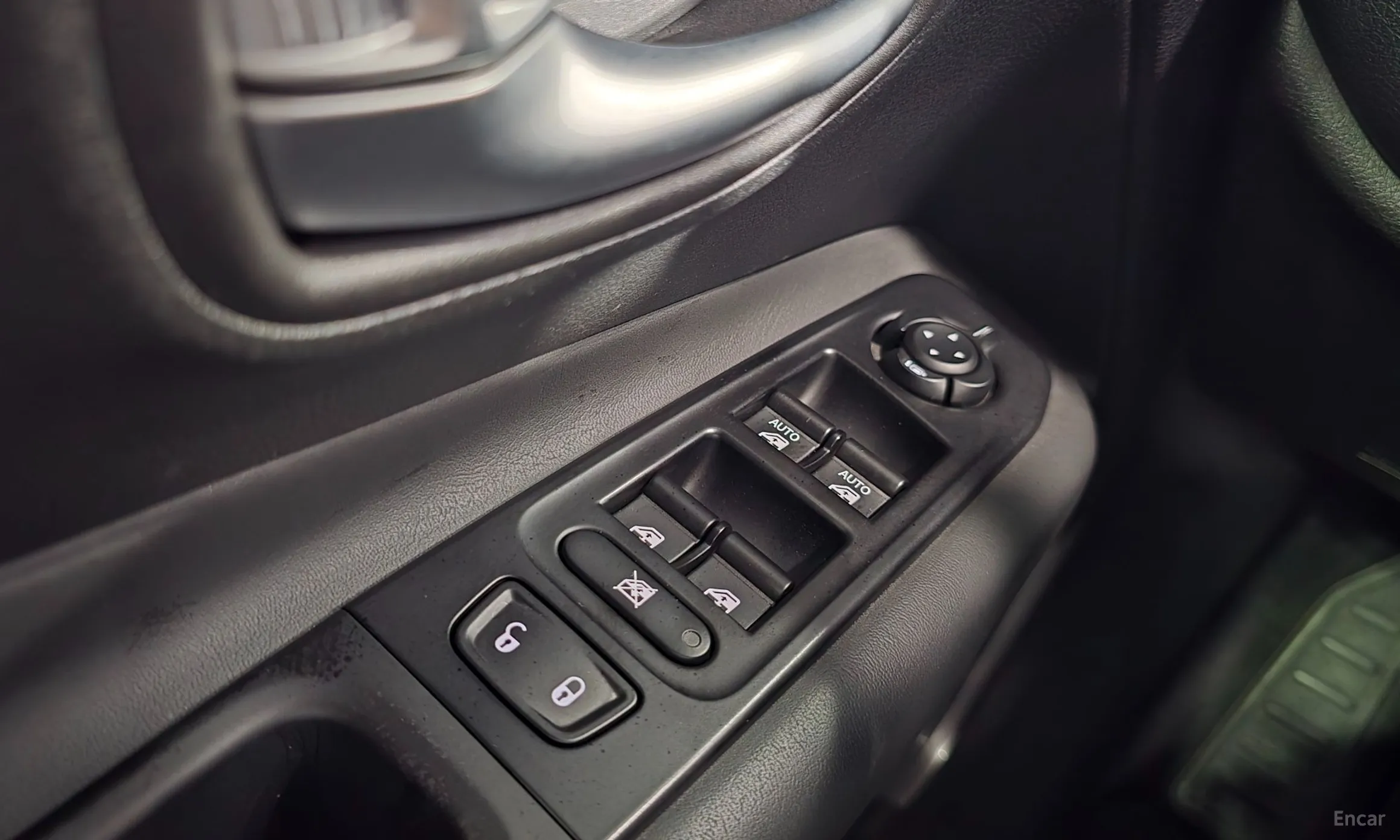 Jeep Renegade превью 15