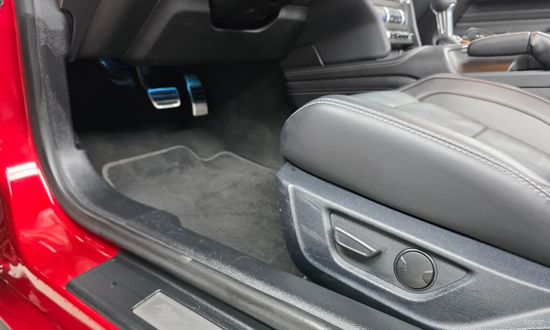 Ford Mustang превью 18