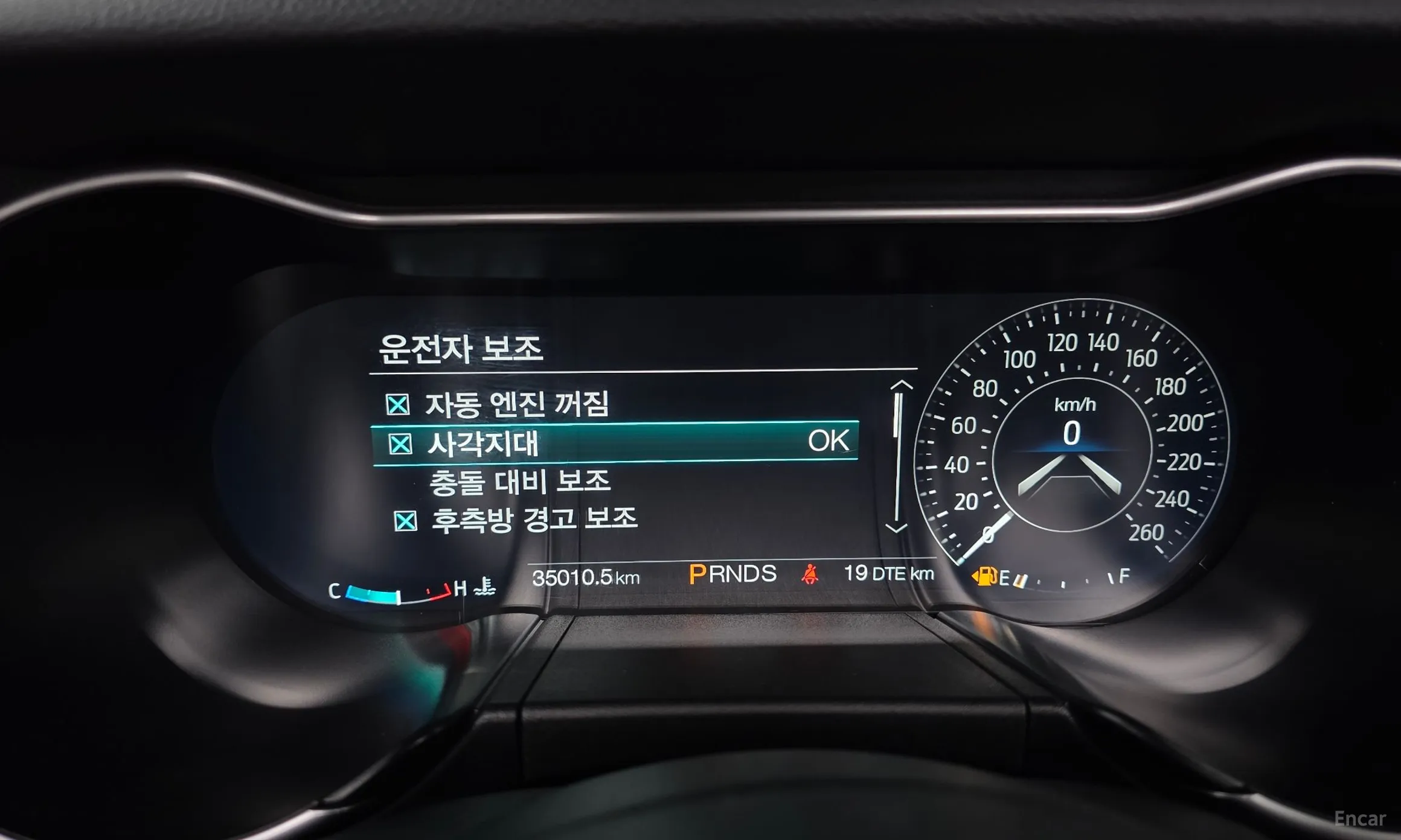 Ford Mustang превью 19