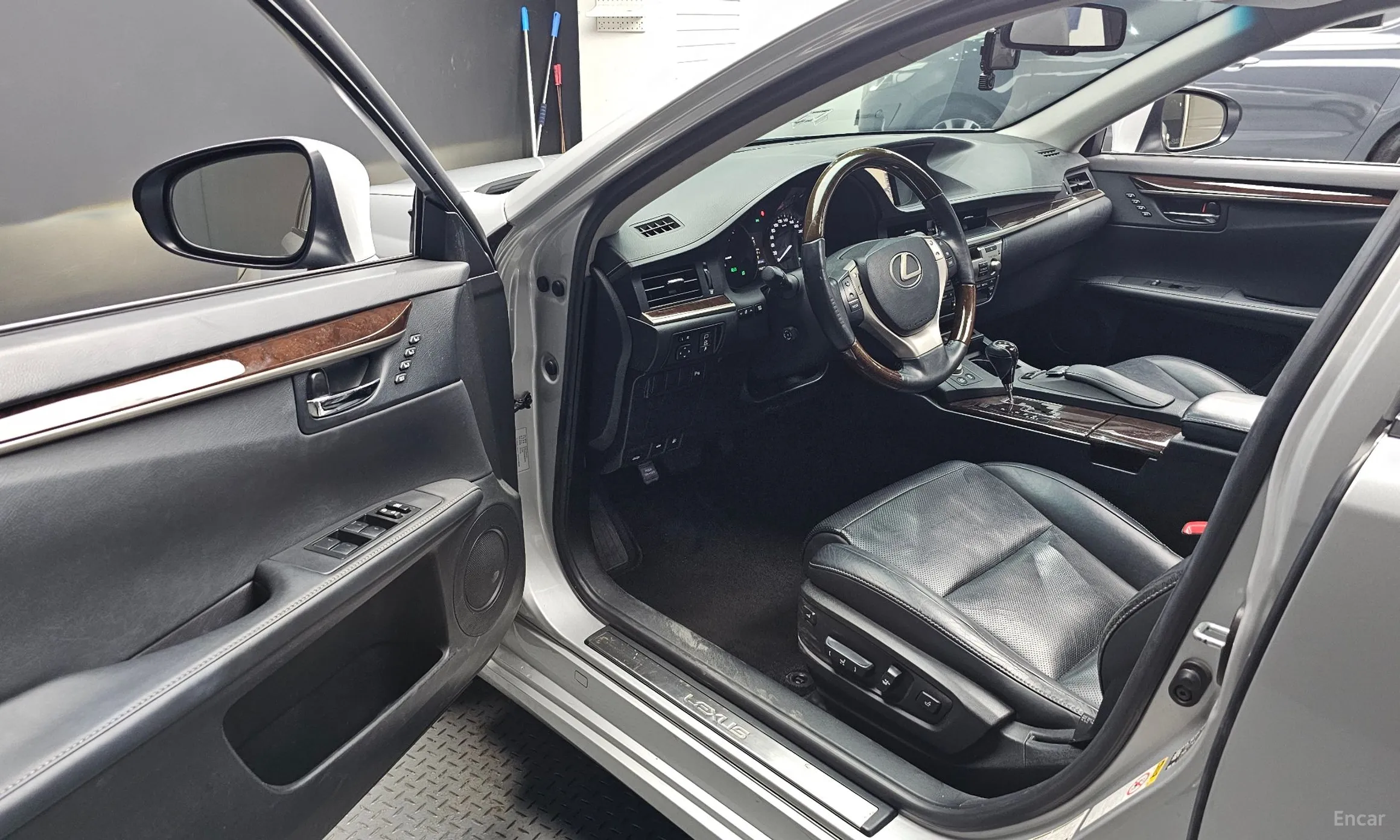 Lexus New ES300h превью 10