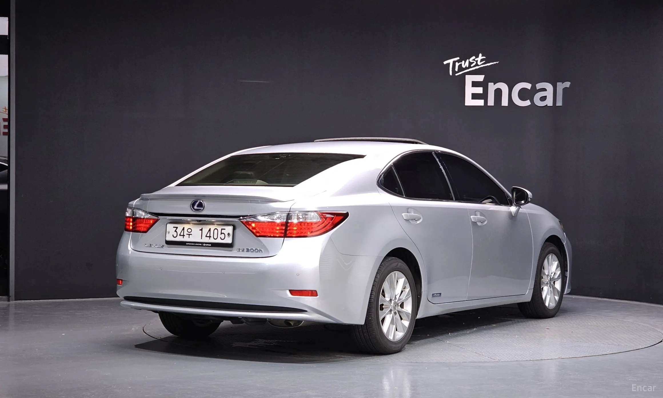Lexus New ES300h