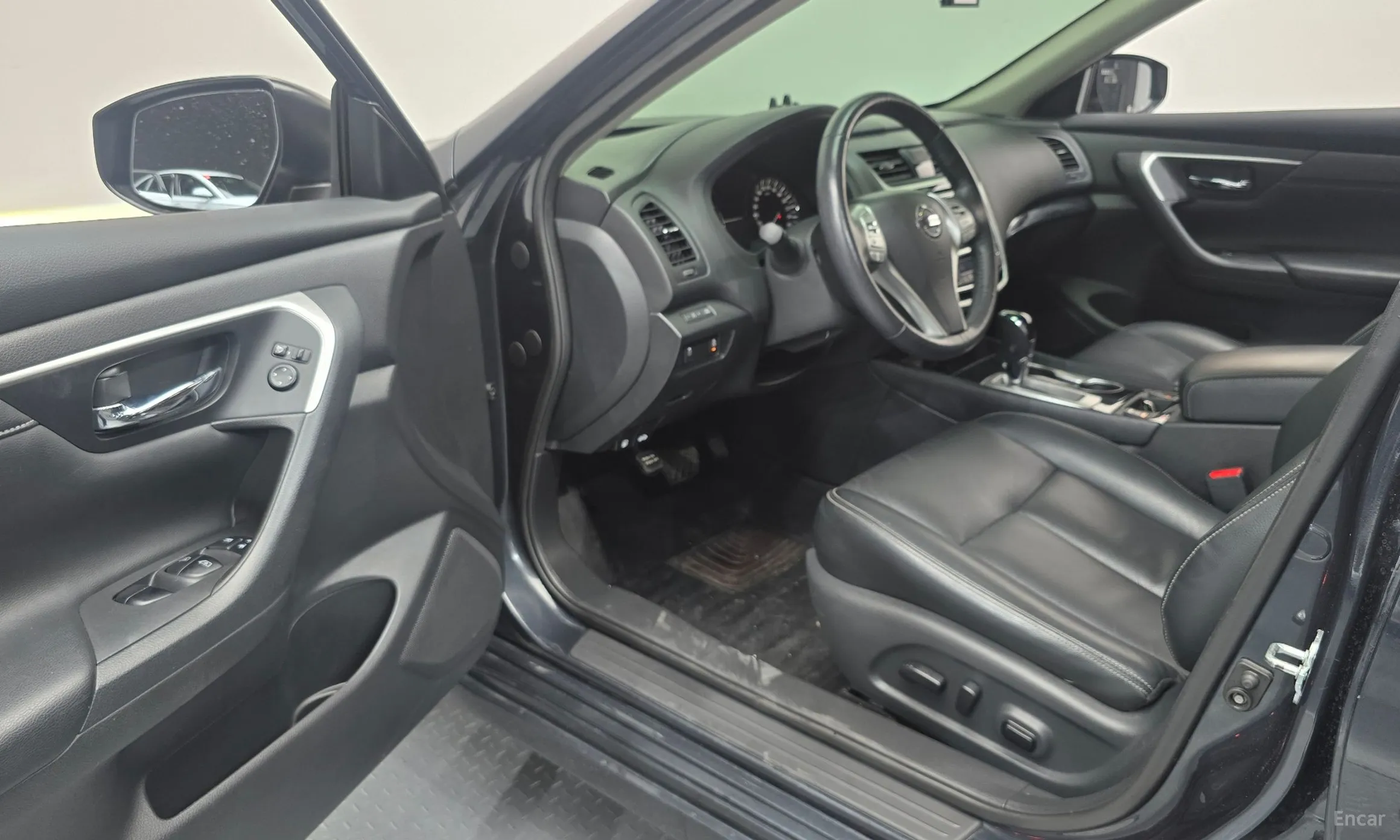 Nissan Altima превью 10