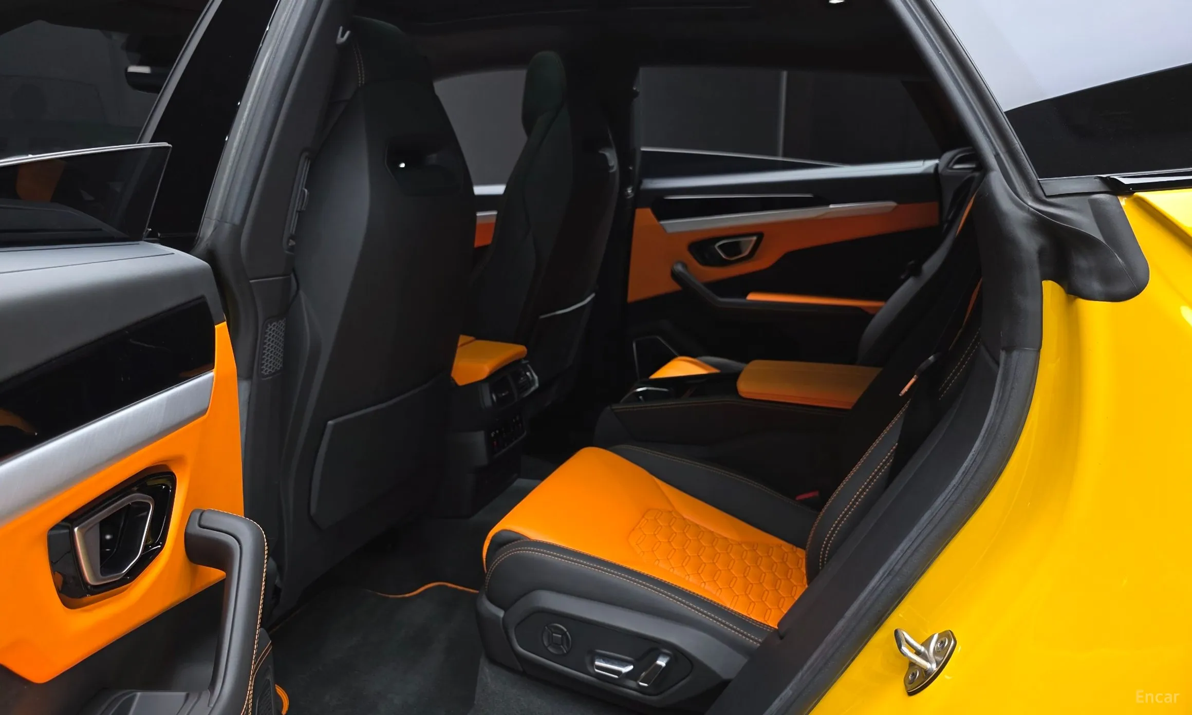 Lamborghini Urus превью 11