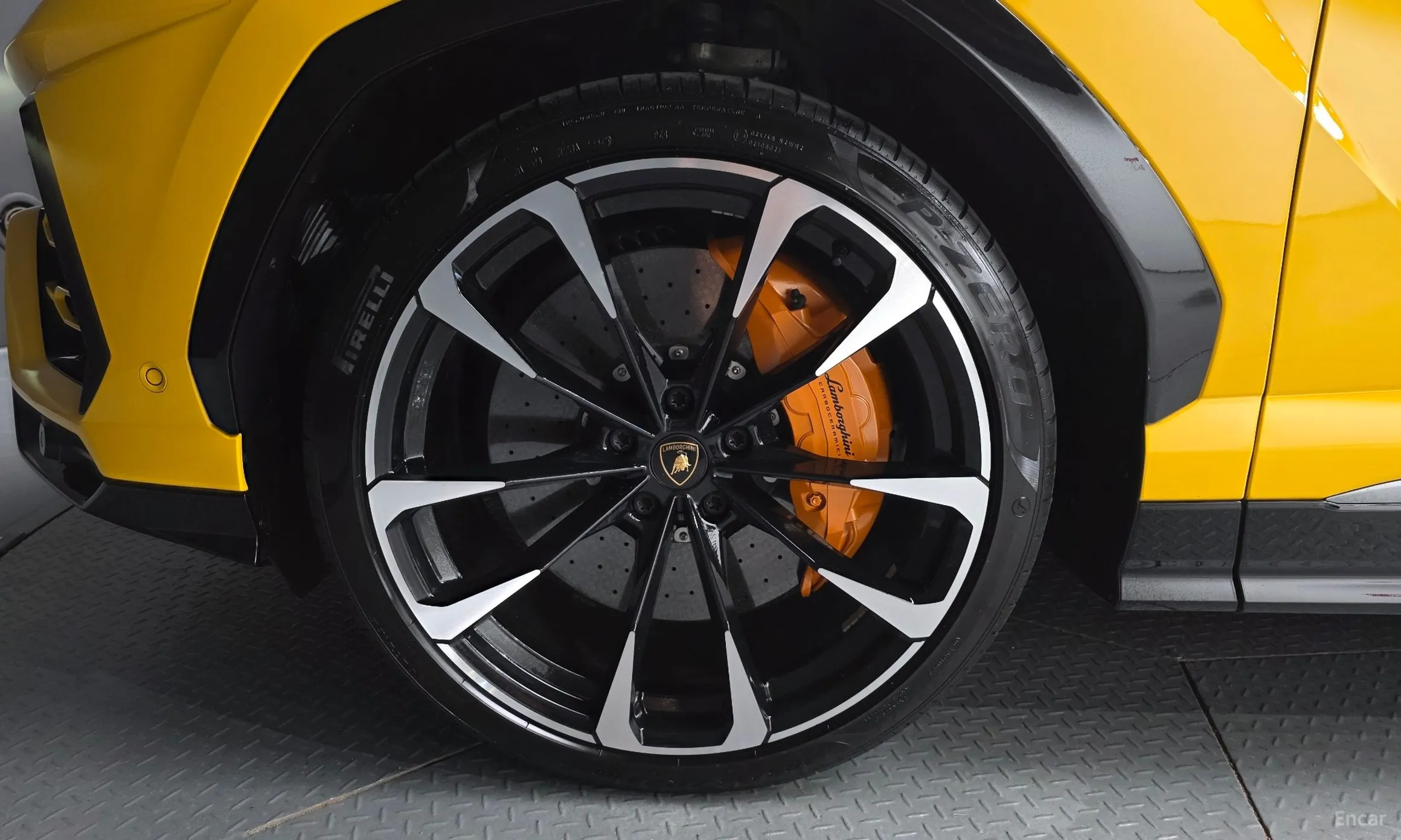 Lamborghini Urus превью 5