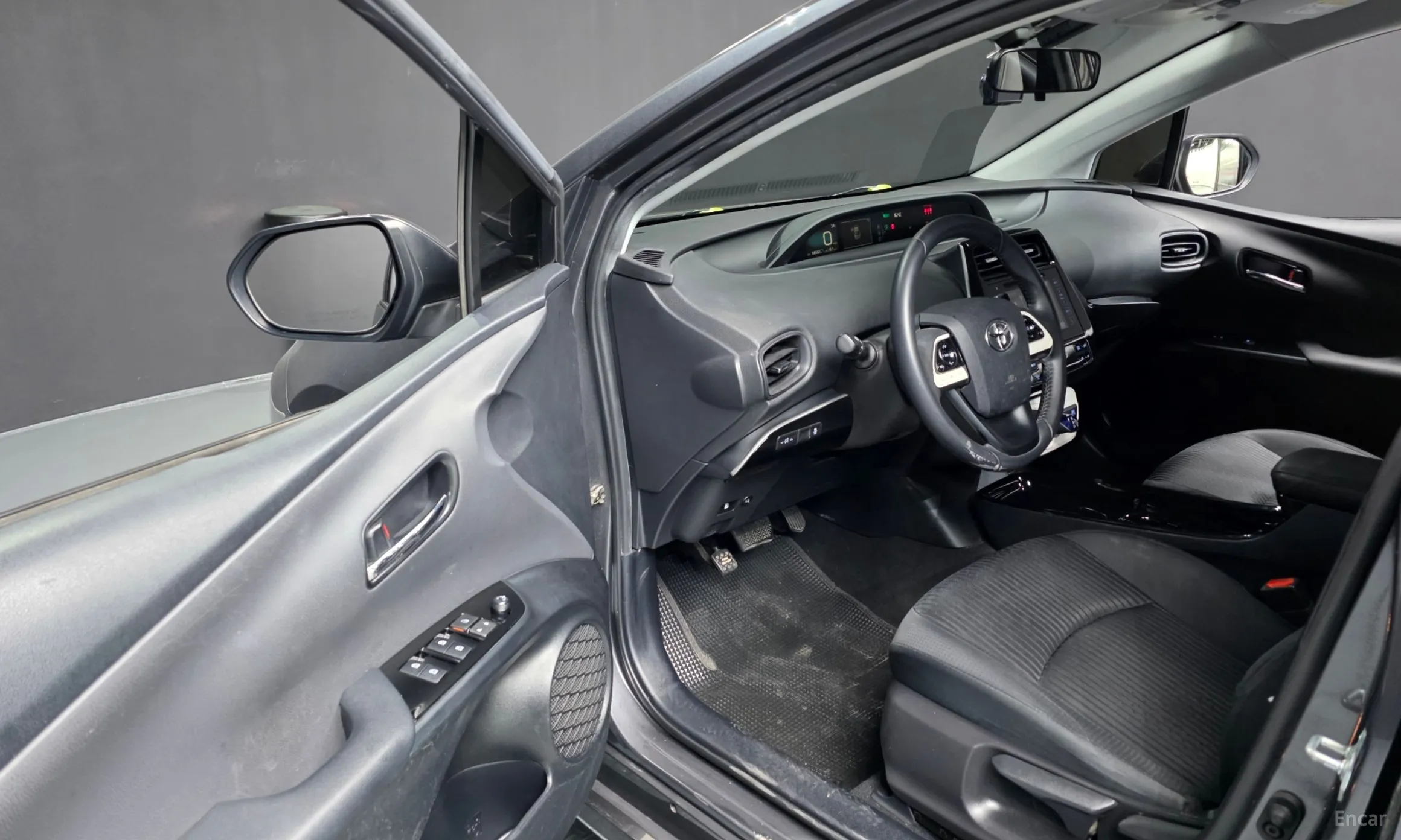 Toyota Prius 4th Generation превью 10