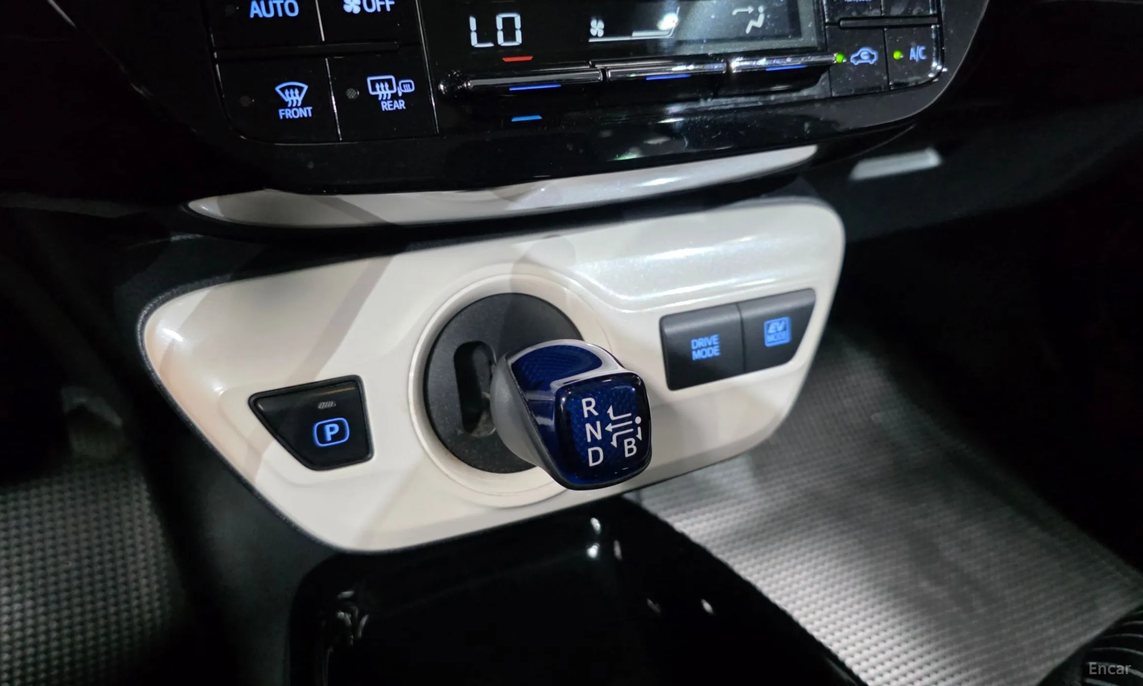 Toyota Prius 4th Generation превью 9