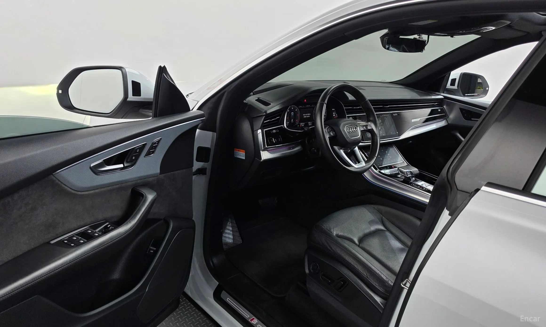 Audi Q8 (4M) превью 10
