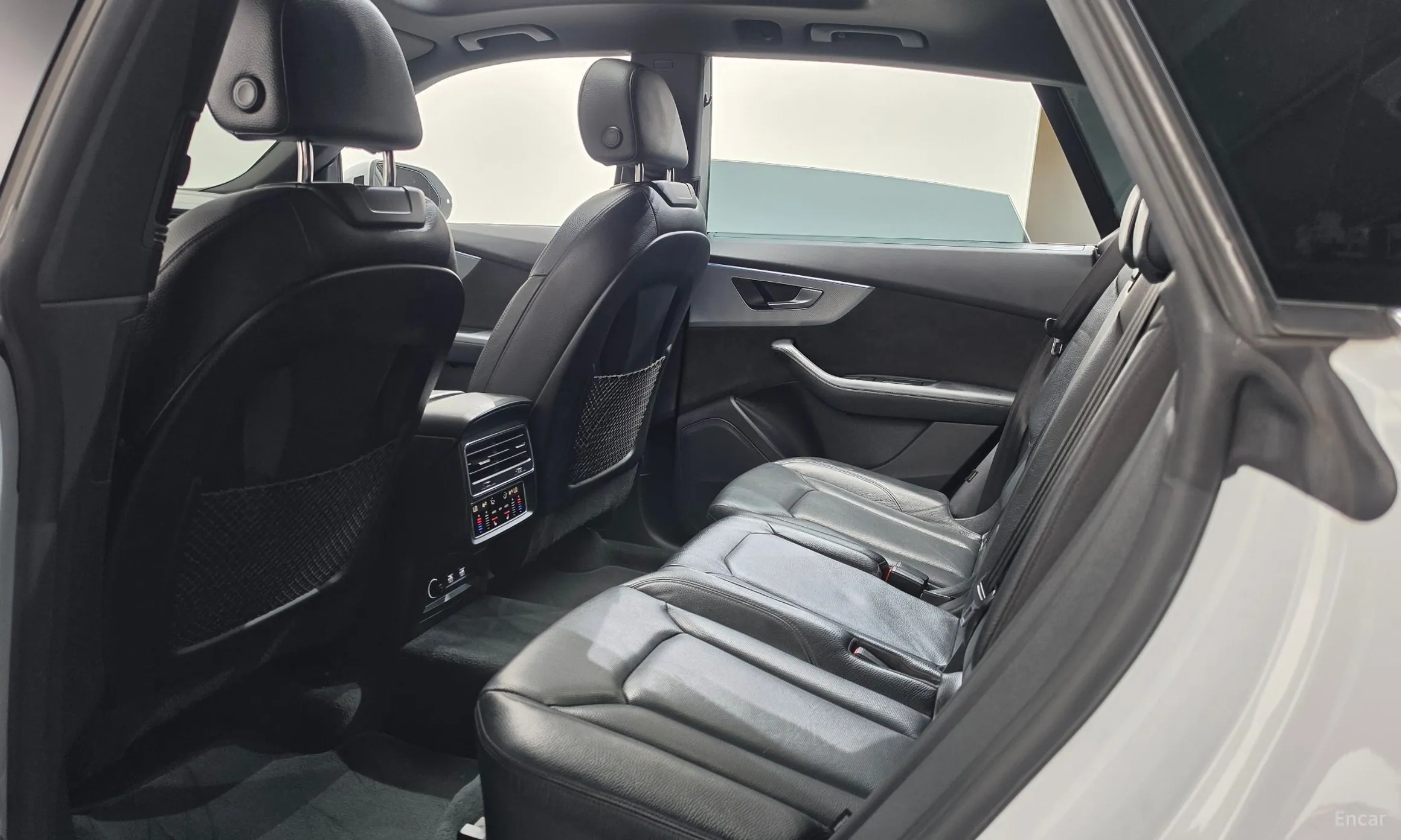Audi Q8 (4M) превью 11