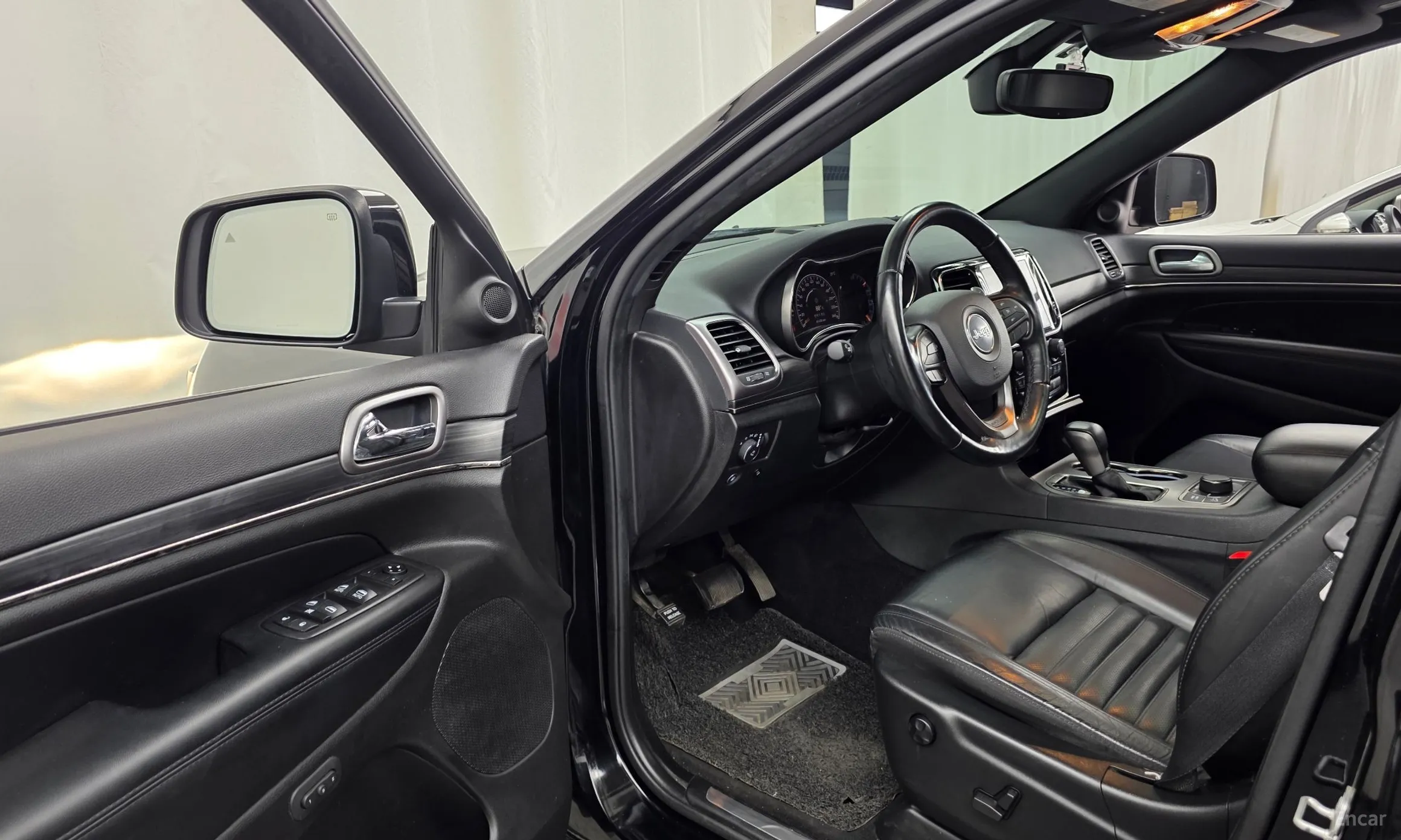 Jeep Grand Cherokee превью 10