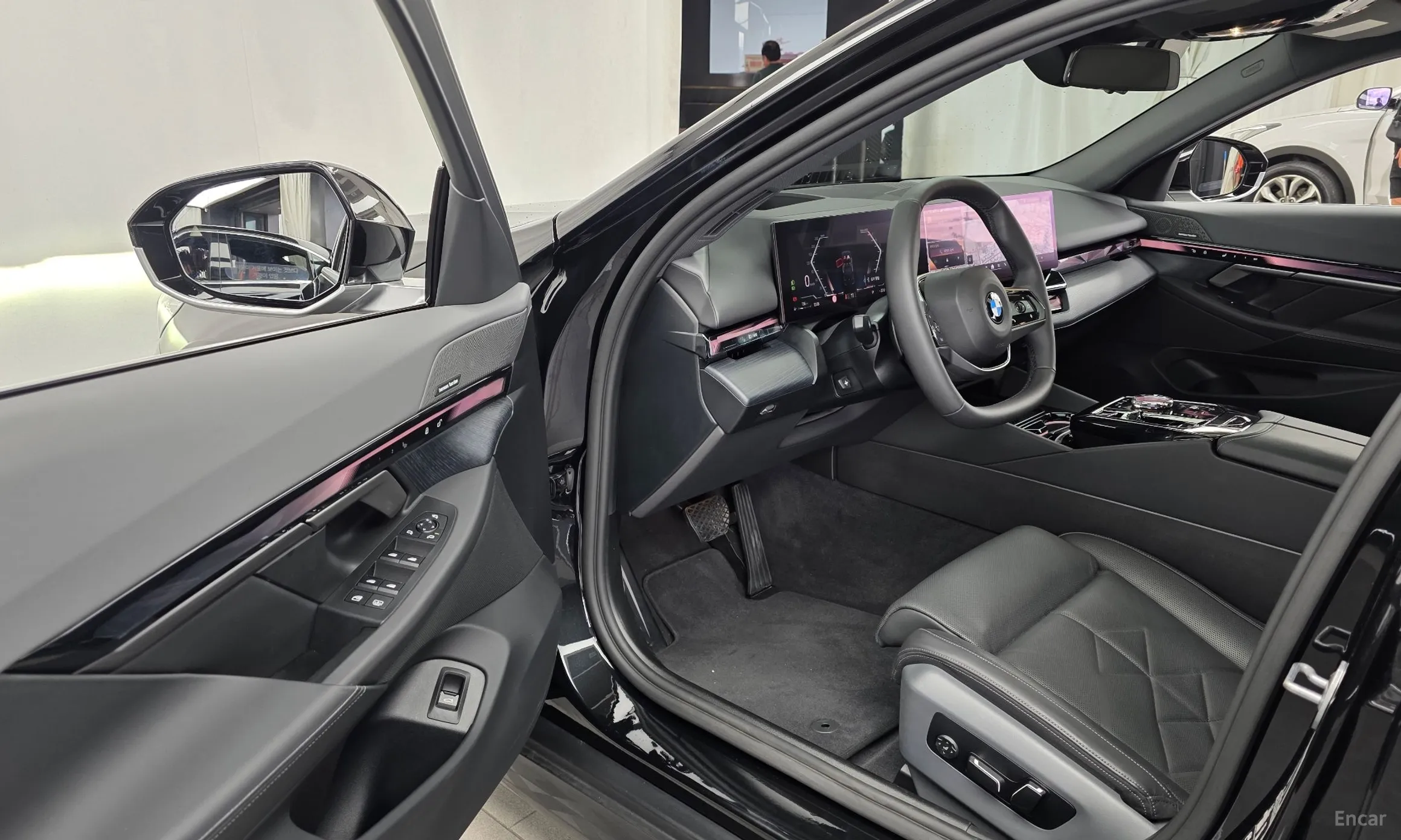 BMW 5 Series (G60) превью 10