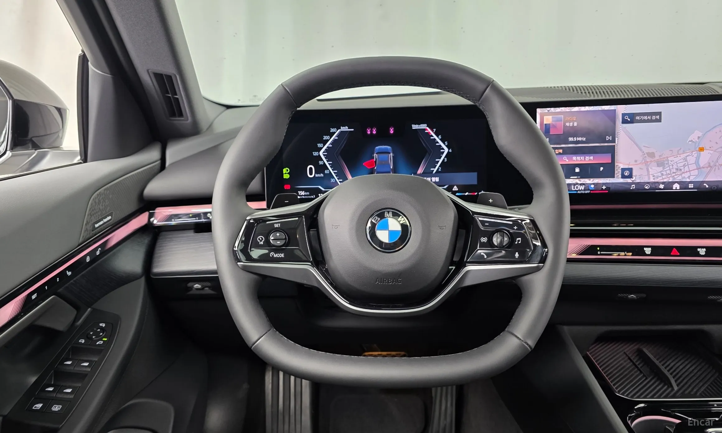 BMW 5 Series (G60) превью 12