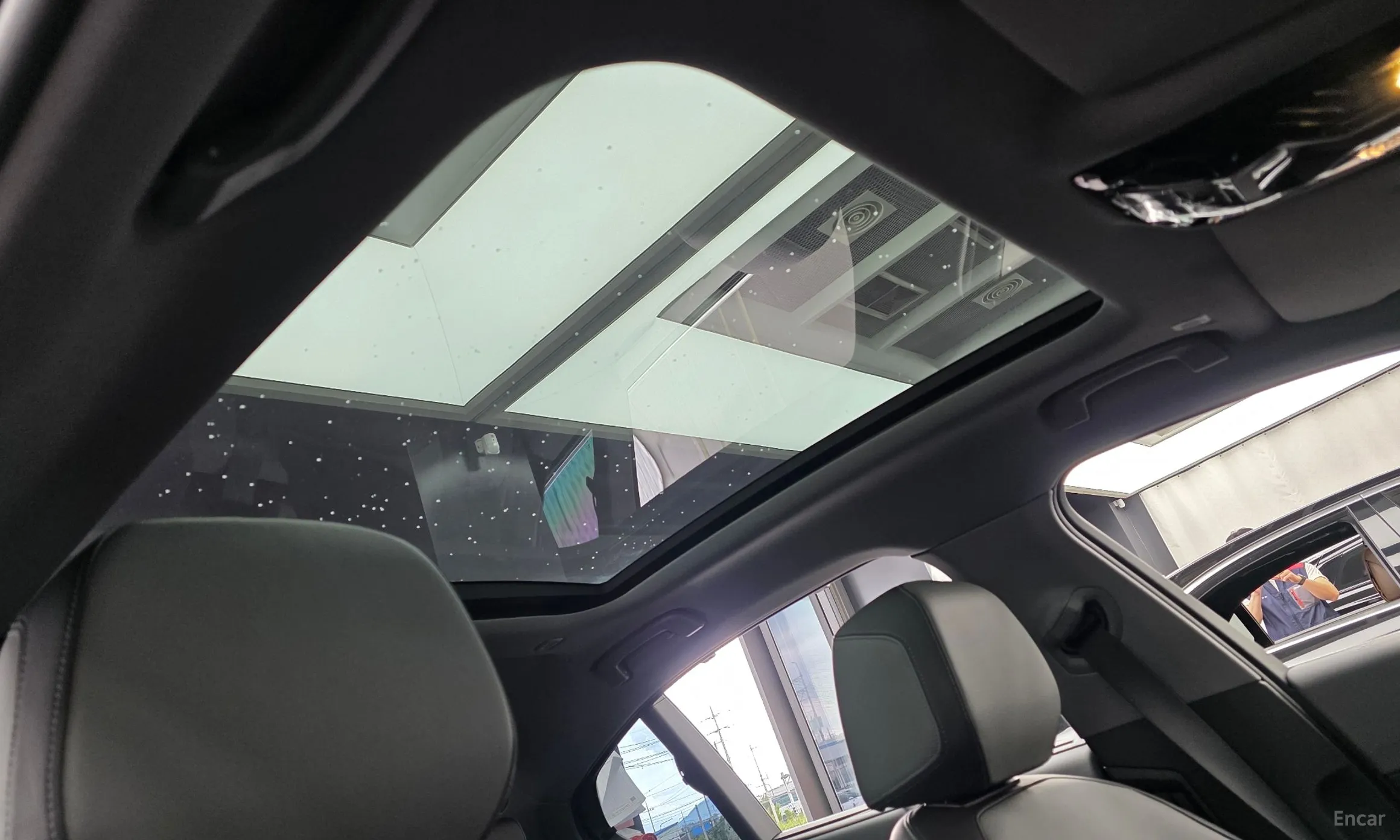 BMW 5 Series (G60) превью 17