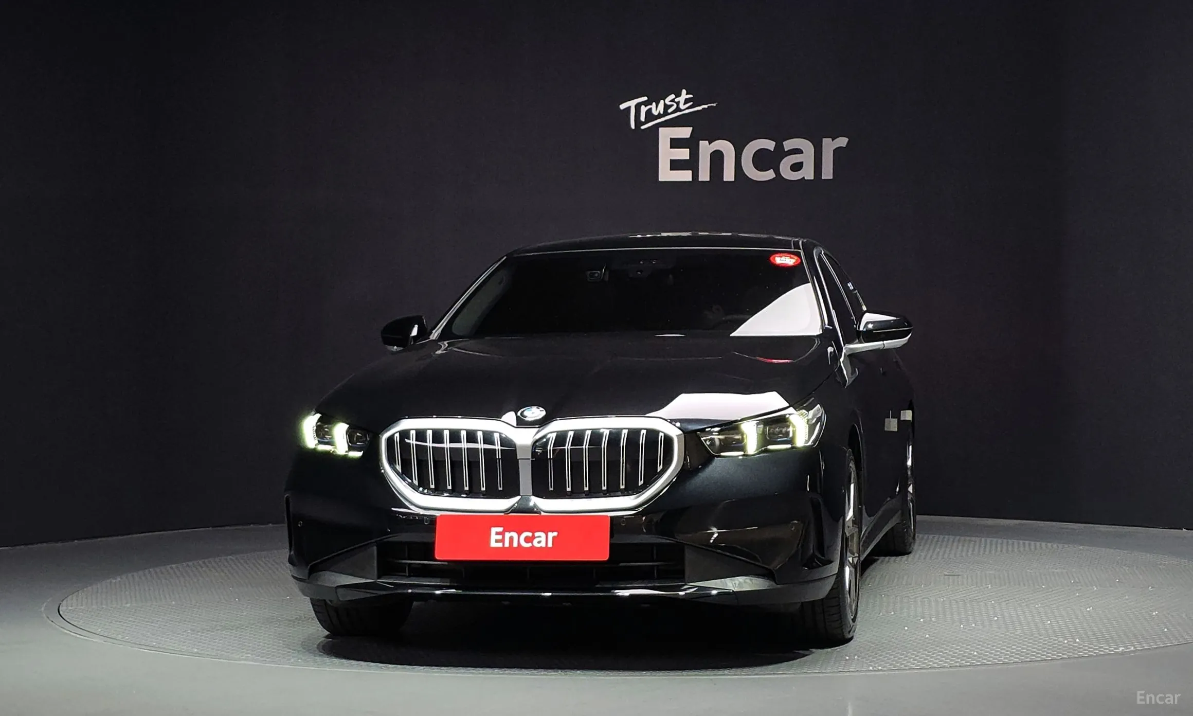 BMW 5 Series (G60) превью 3