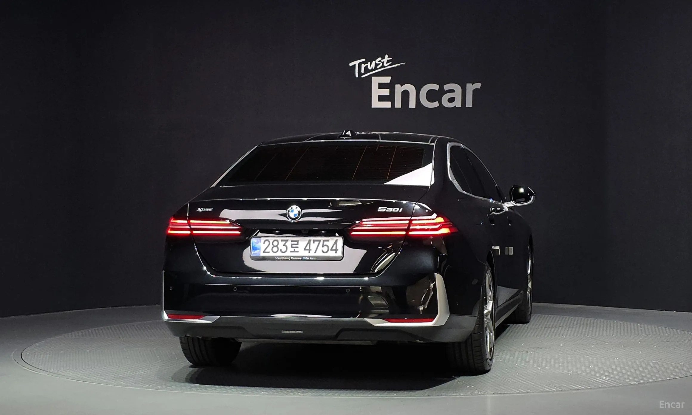 BMW 5 Series (G60) превью 4