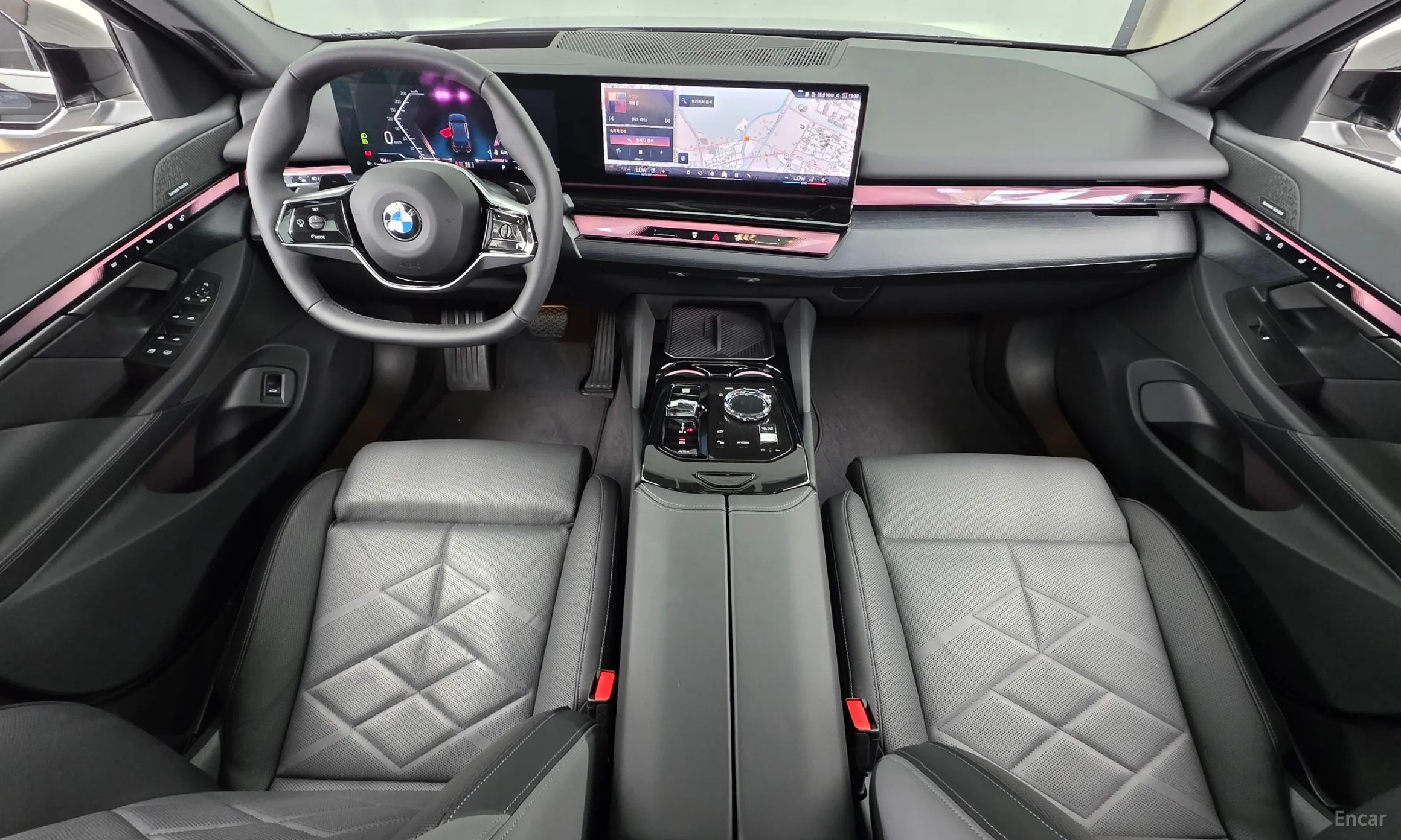 BMW 5 Series (G60) превью 7