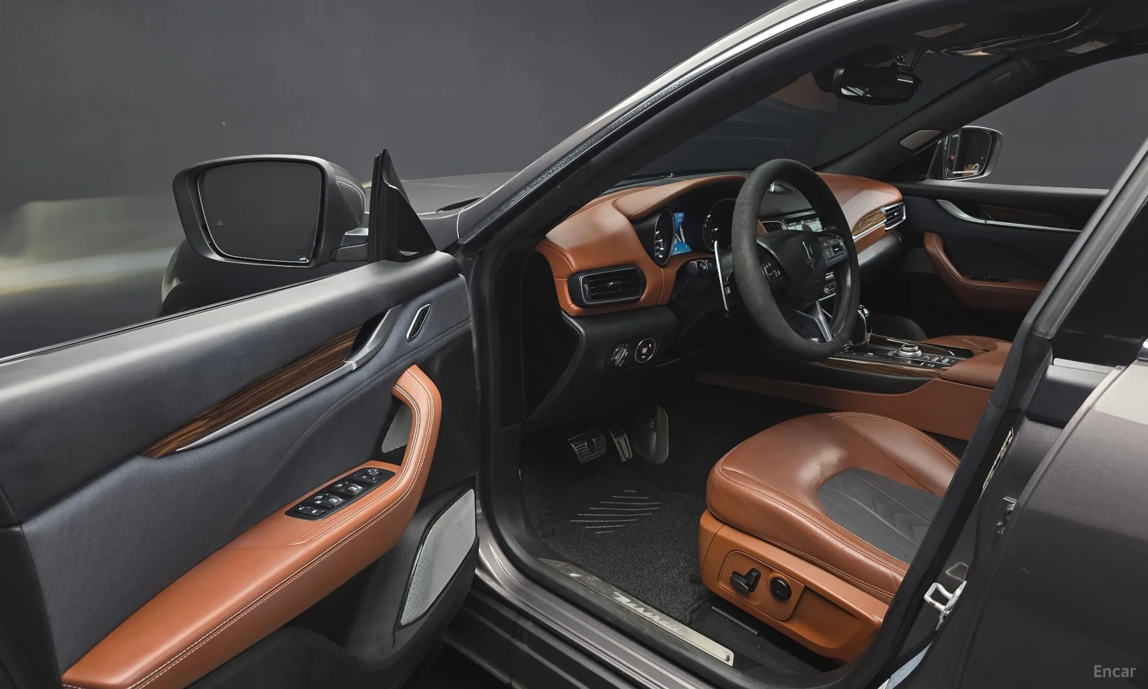 Maserati Levante превью 10