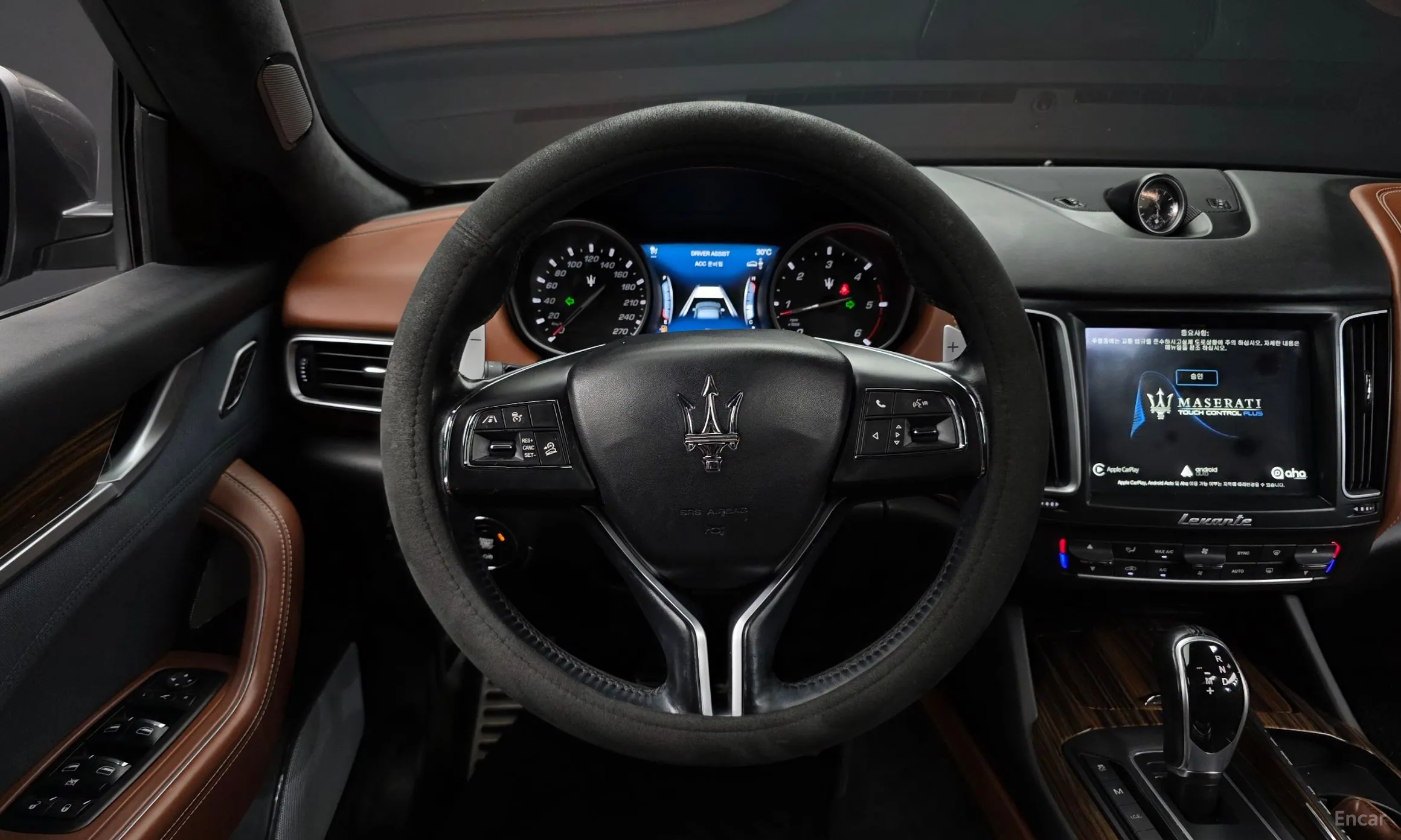Maserati Levante превью 14