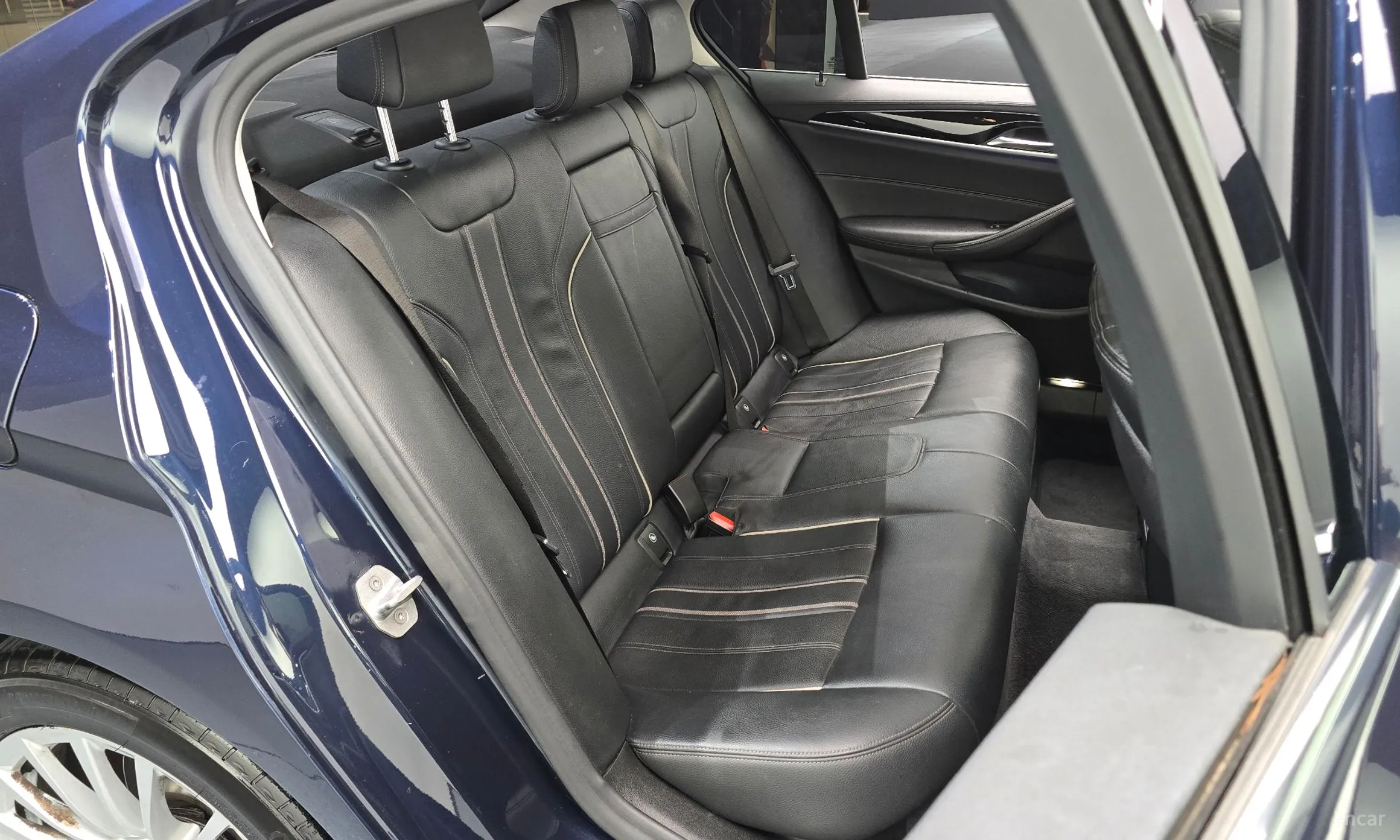 BMW 5 Series (G30) превью 11