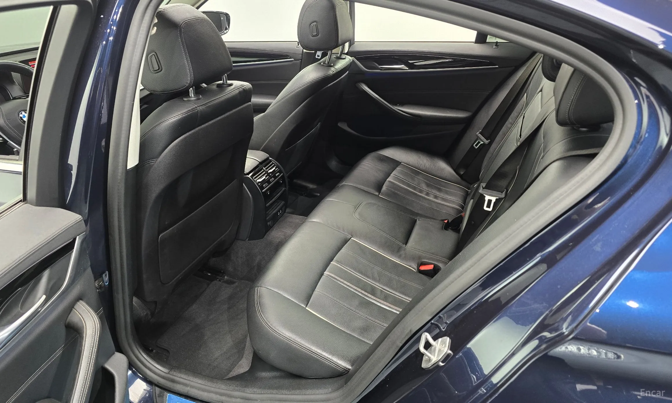 BMW 5 Series (G30) превью 12