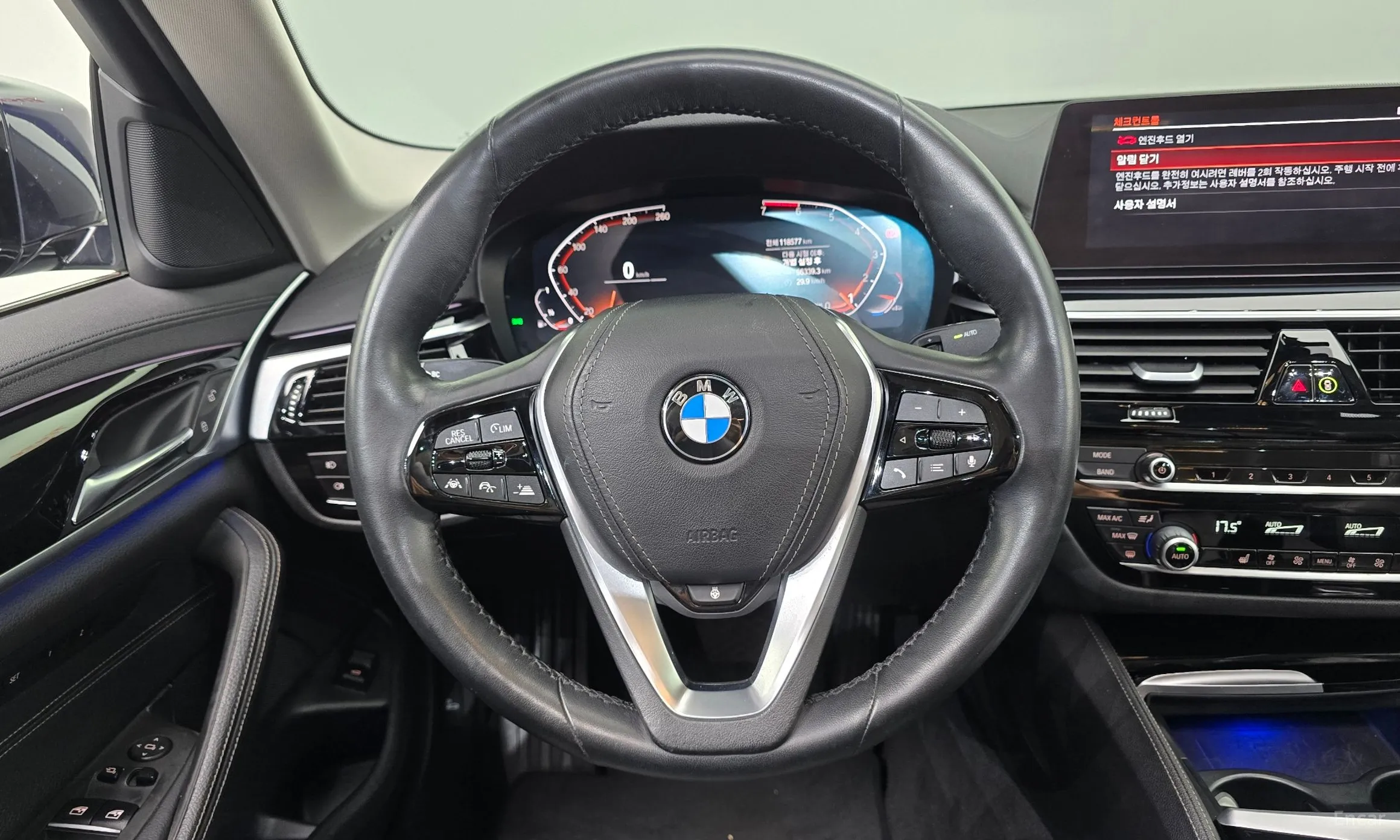BMW 5 Series (G30) превью 13