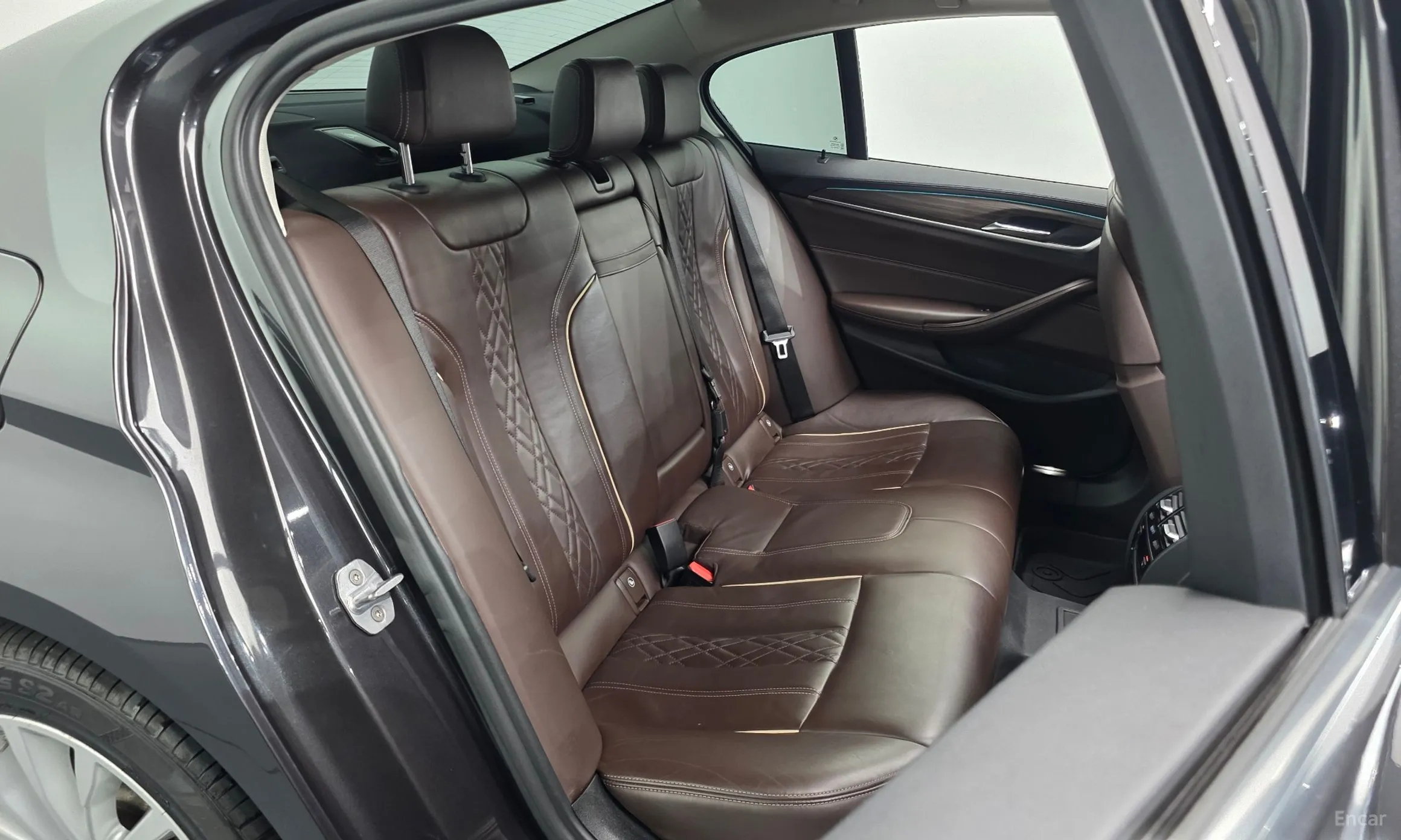 BMW 5 Series (G30) превью 11