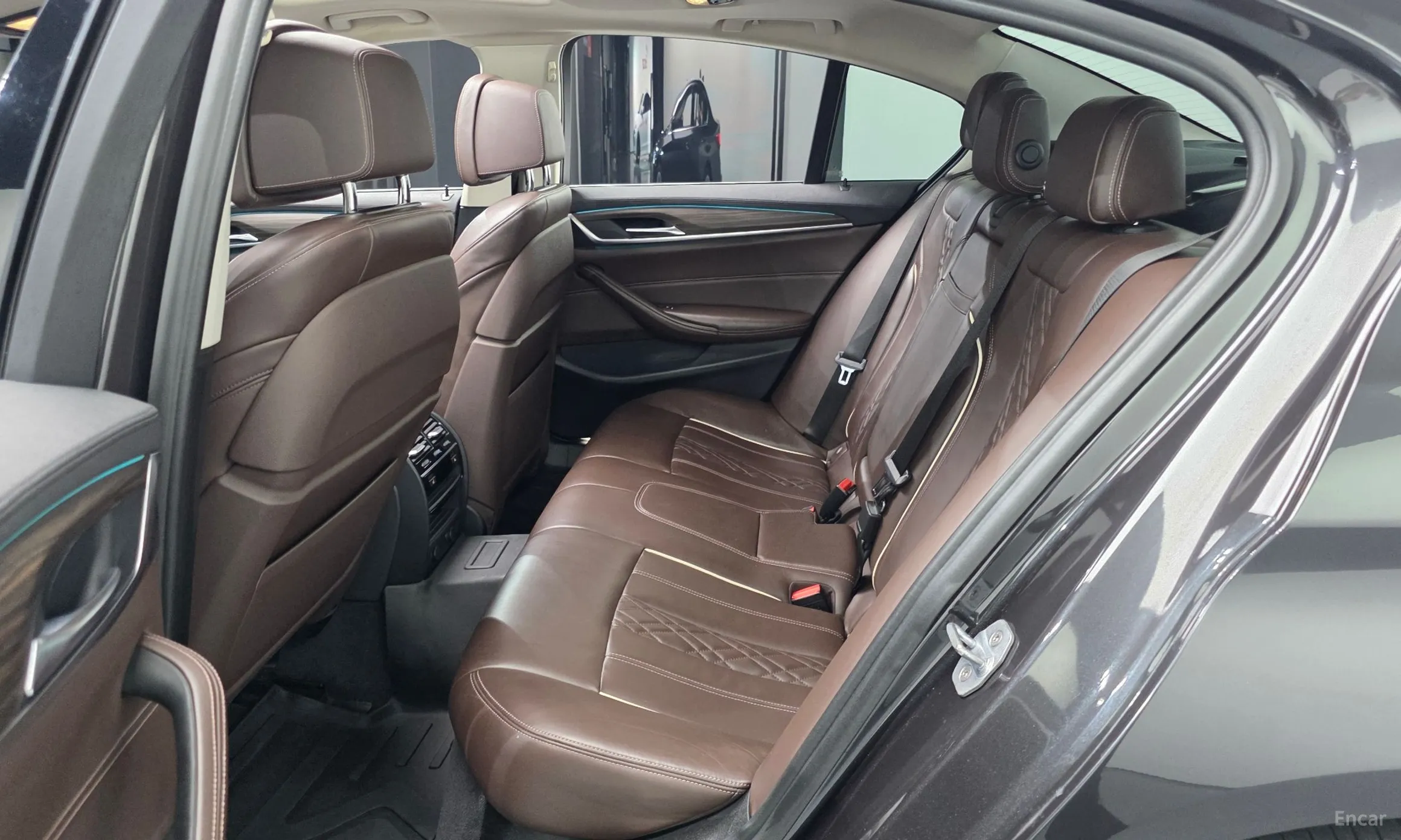 BMW 5 Series (G30) превью 12