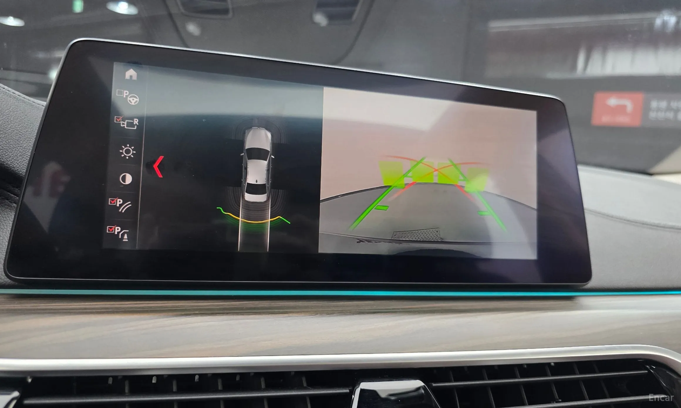 BMW 5 Series (G30) превью 17
