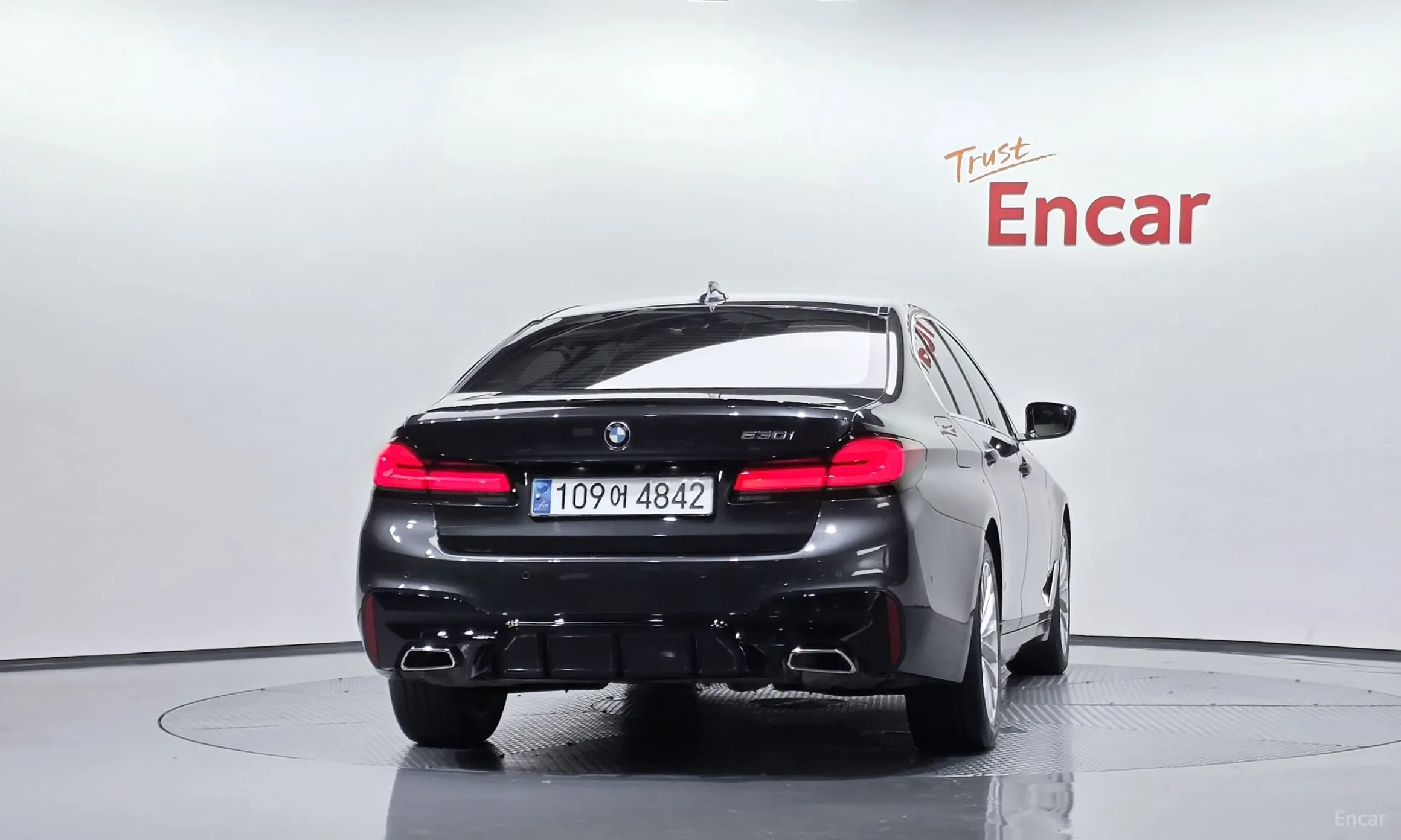 BMW 5 Series (G30) превью 4