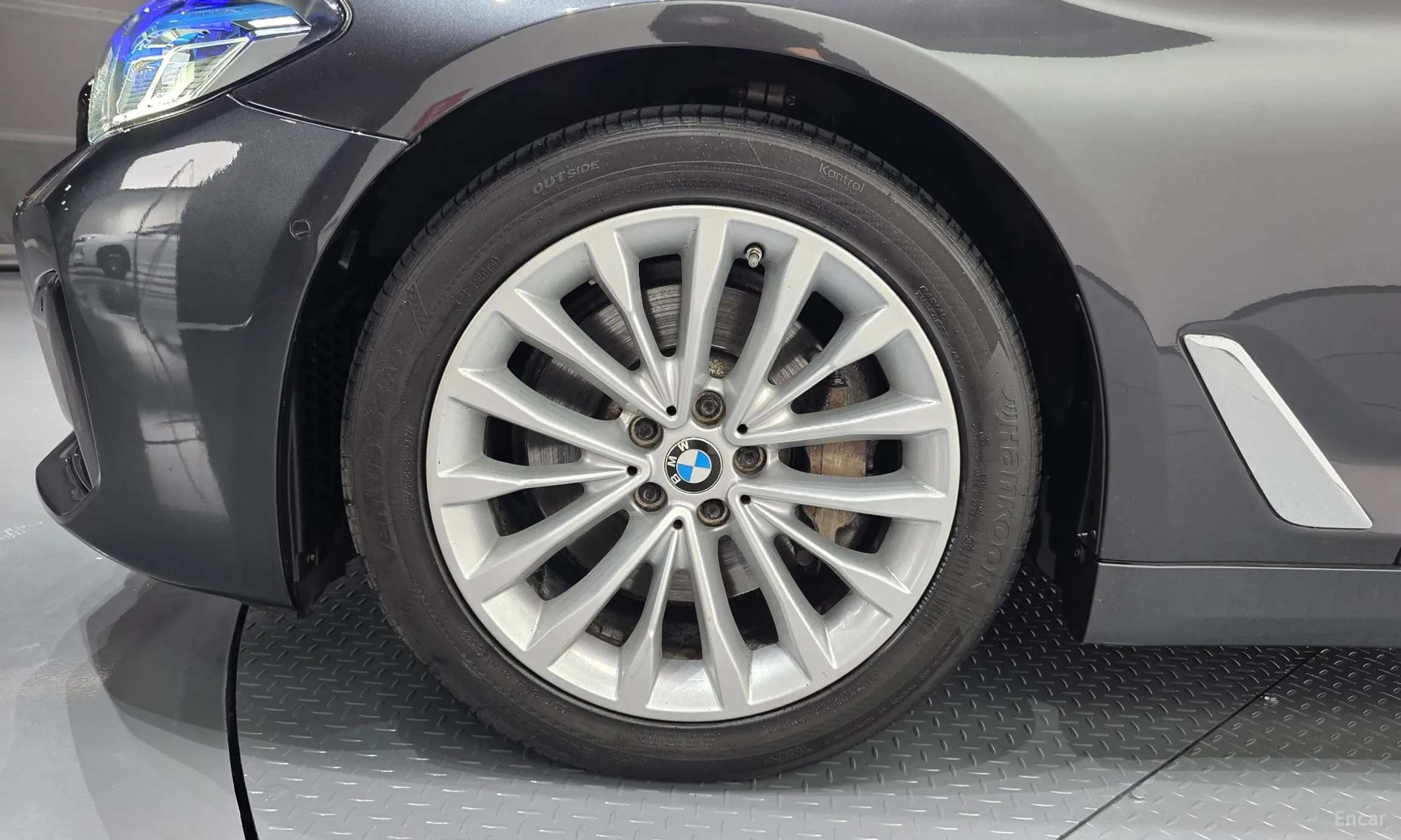 BMW 5 Series (G30) превью 5