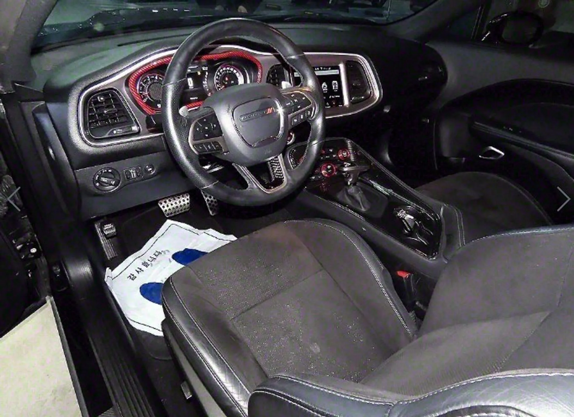 Dodge Challenger превью 10