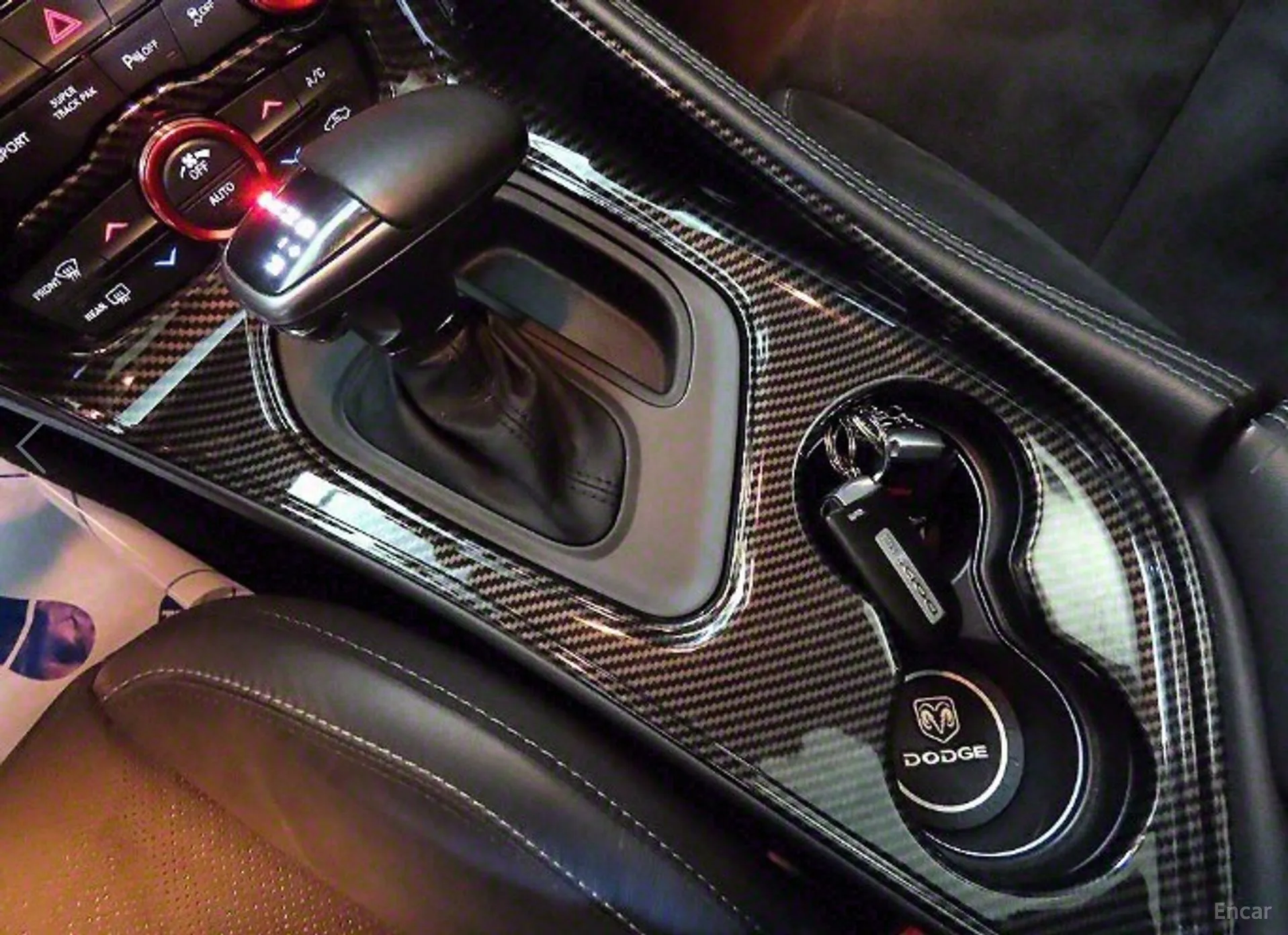 Dodge Challenger превью 12